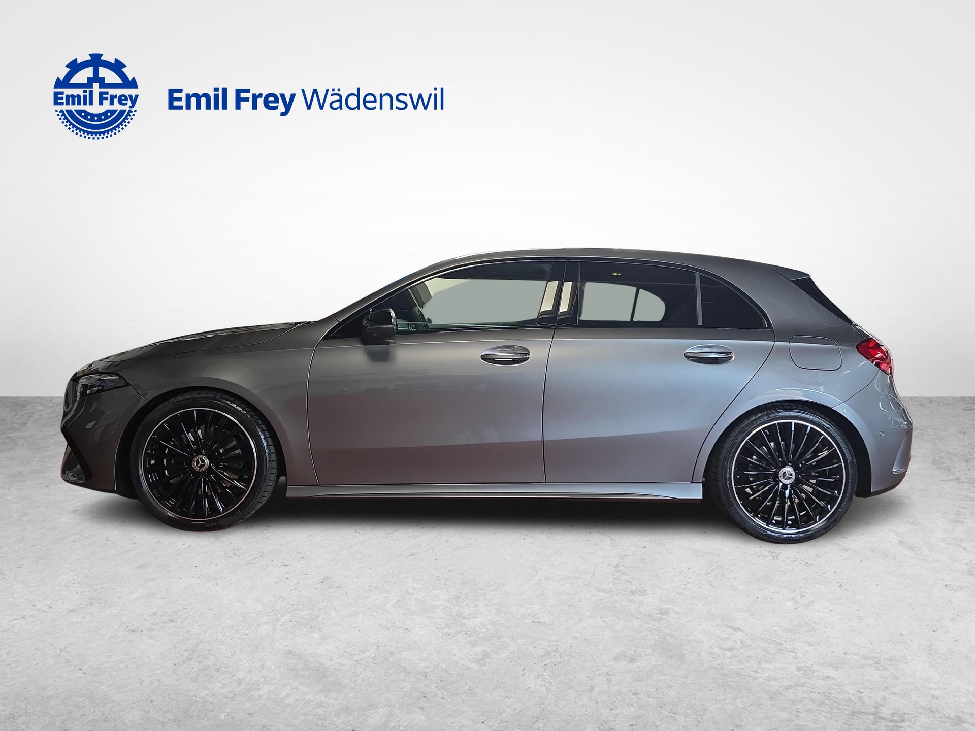 MERCEDES-BENZ A 220 4MATIC AMG Line-image-1