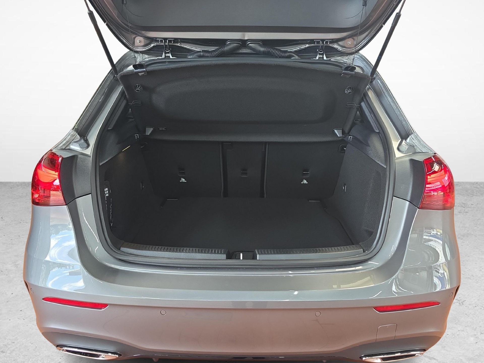 MERCEDES-BENZ A 220 4MATIC AMG Line-image-10