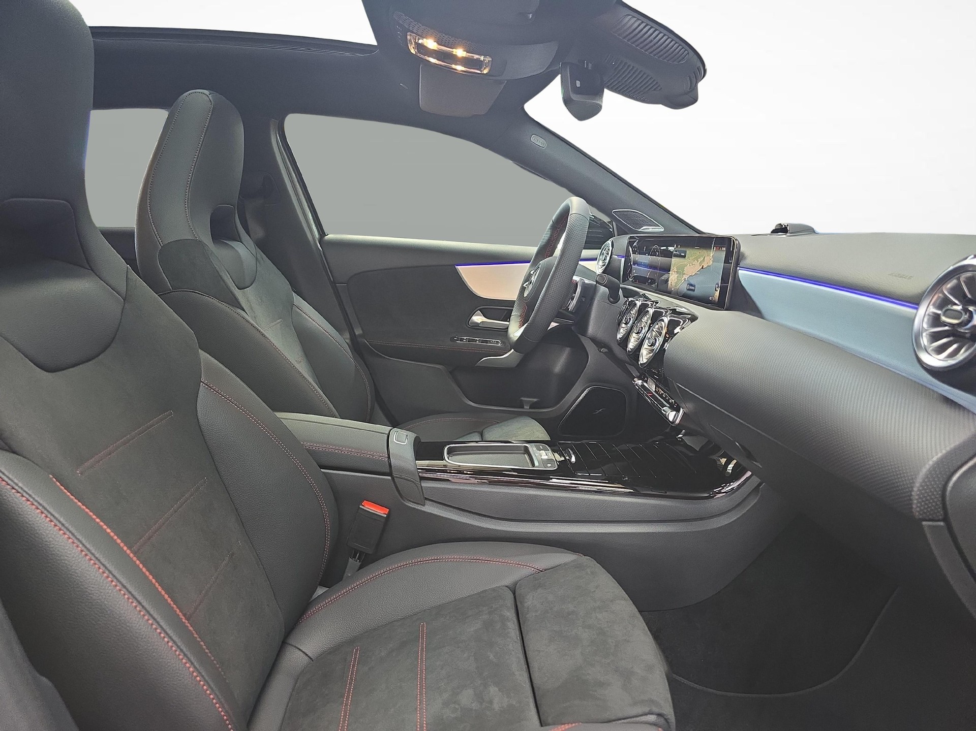 MERCEDES-BENZ A 220 4MATIC AMG Line-image-7