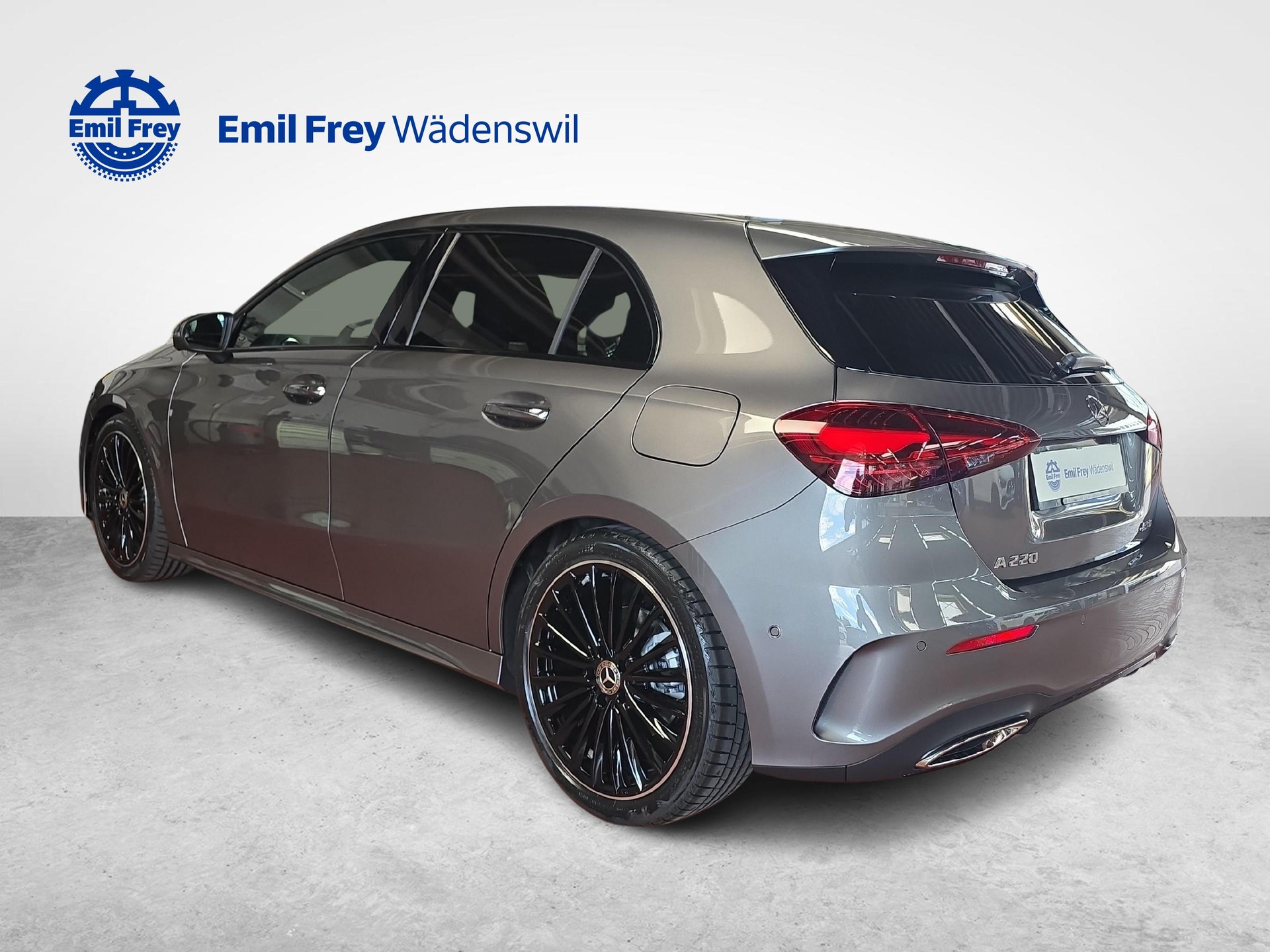 MERCEDES-BENZ A 220 4MATIC AMG Line-image-2