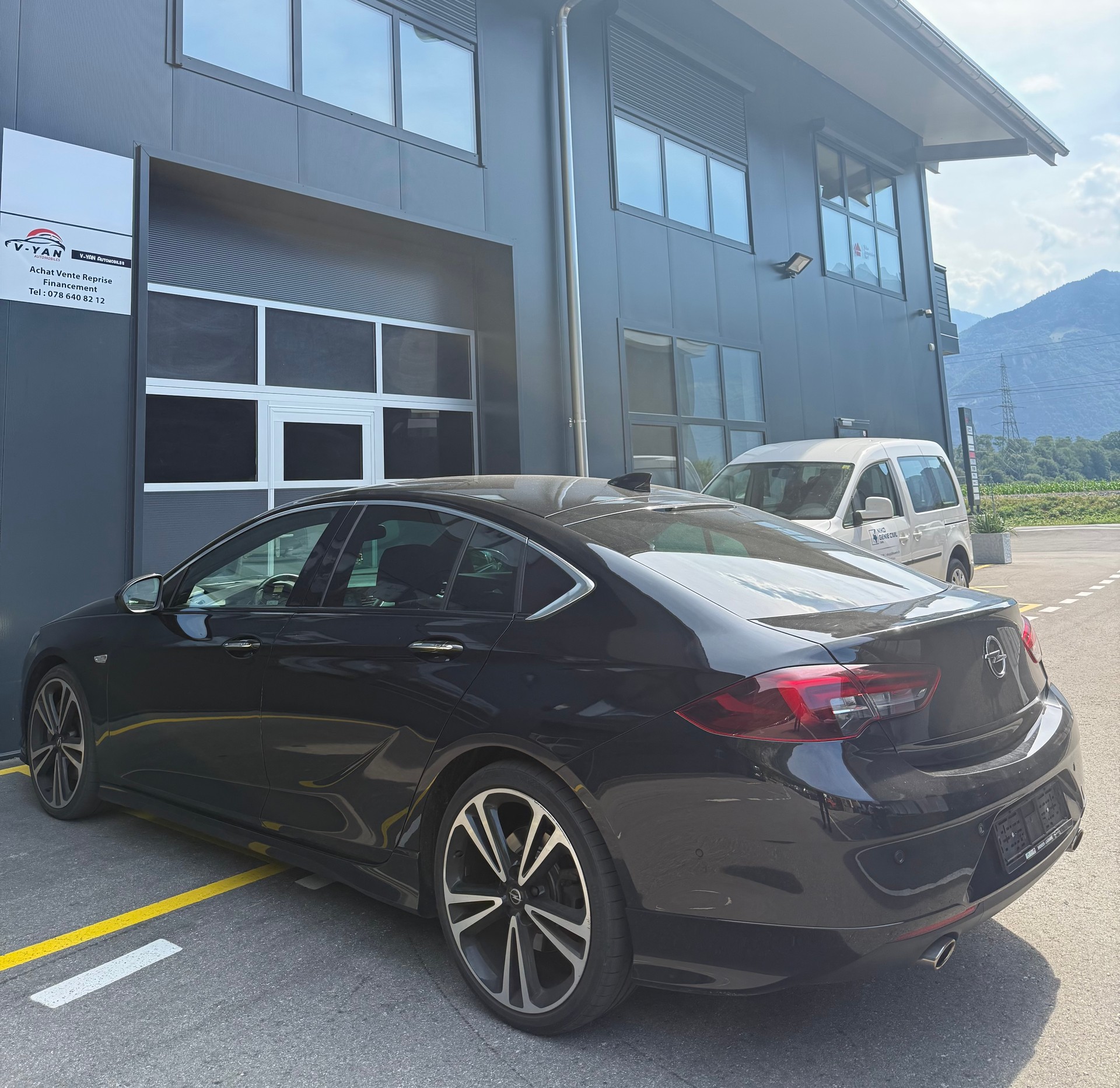 OPEL Insignia 2.0 T Grand Sport Excellence 4WD Automat.-image-7