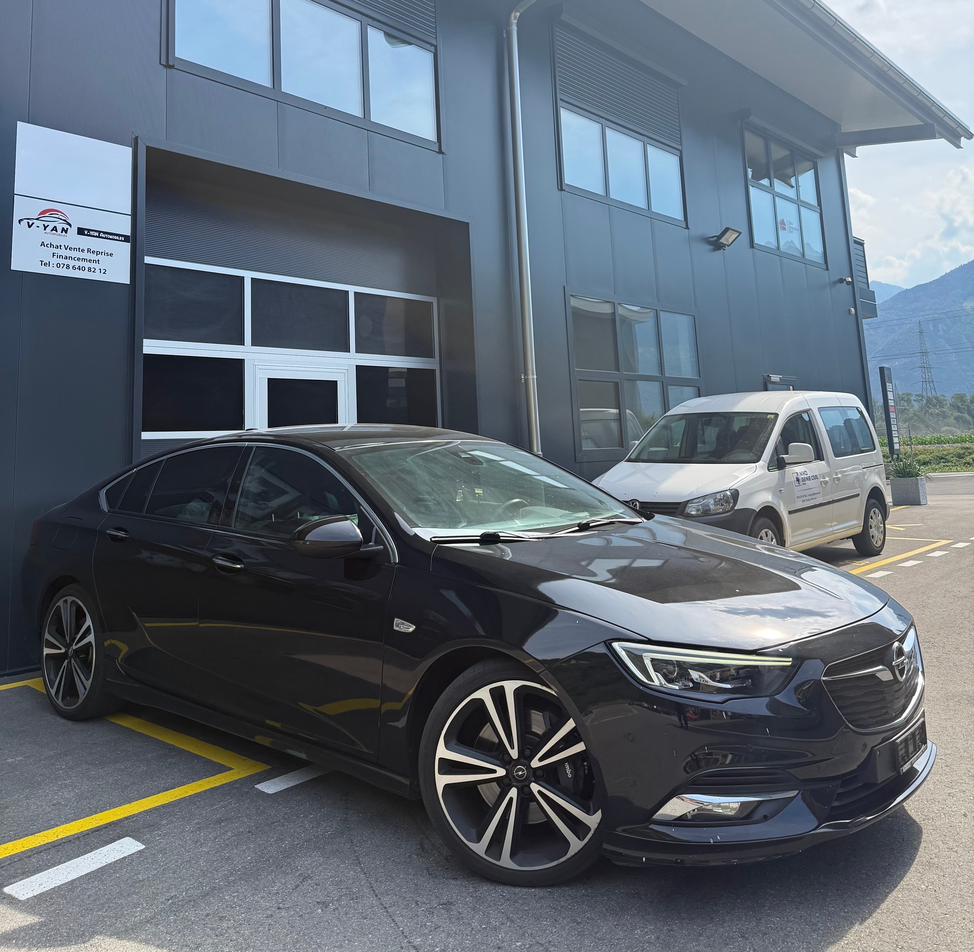 OPEL Insignia 2.0 T Grand Sport Excellence 4WD Automat.-image-1