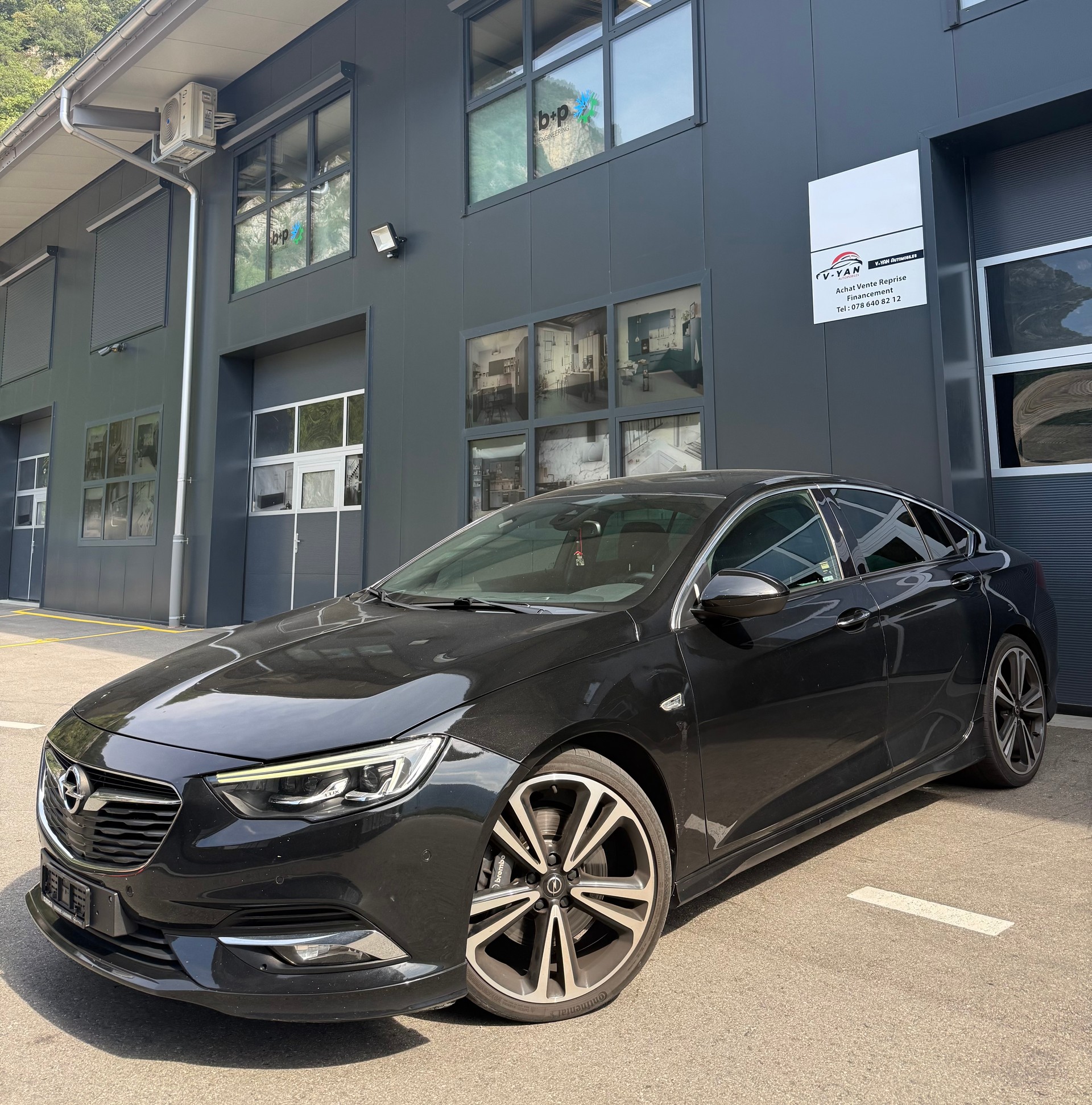 OPEL Insignia 2.0 T Grand Sport Excellence 4WD Automat.-image-0
