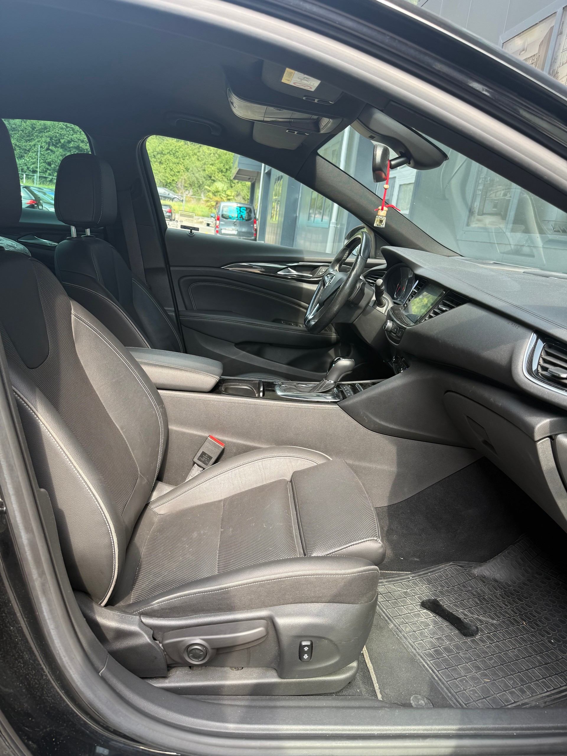 OPEL Insignia 2.0 T Grand Sport Excellence 4WD Automat.-image-9