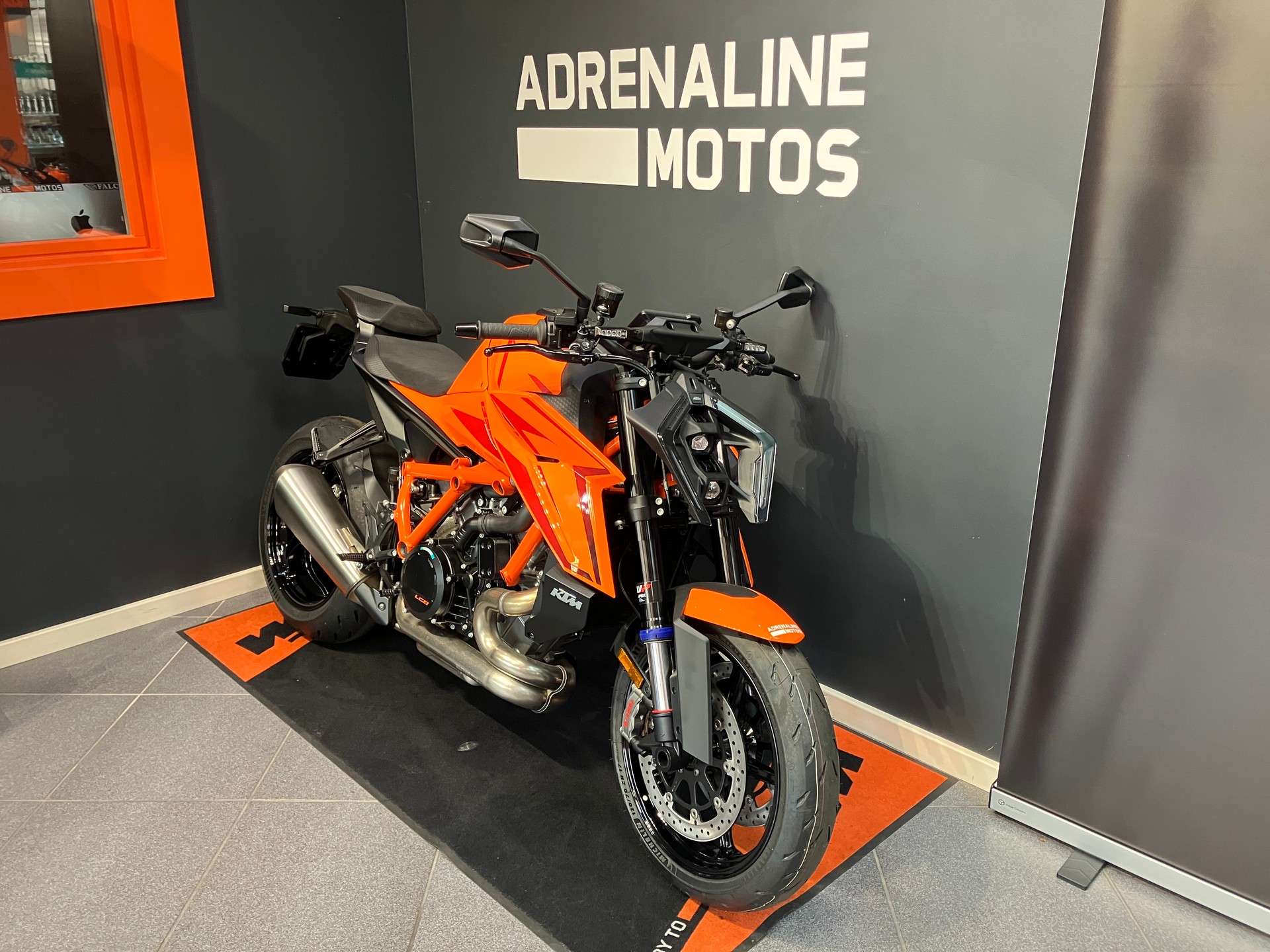 KTM 1390 Super Duke R EVO-showroom-element-2