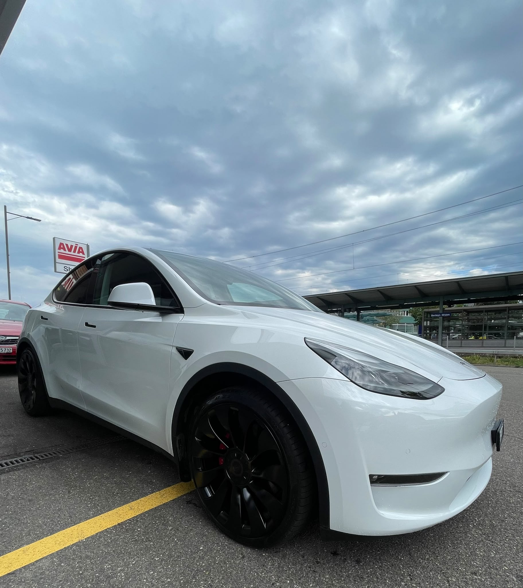 TESLA Model Y Performance SOH 94% 514 km (WLTP) 534PS Made in Berlin Werksgarantie-image-2