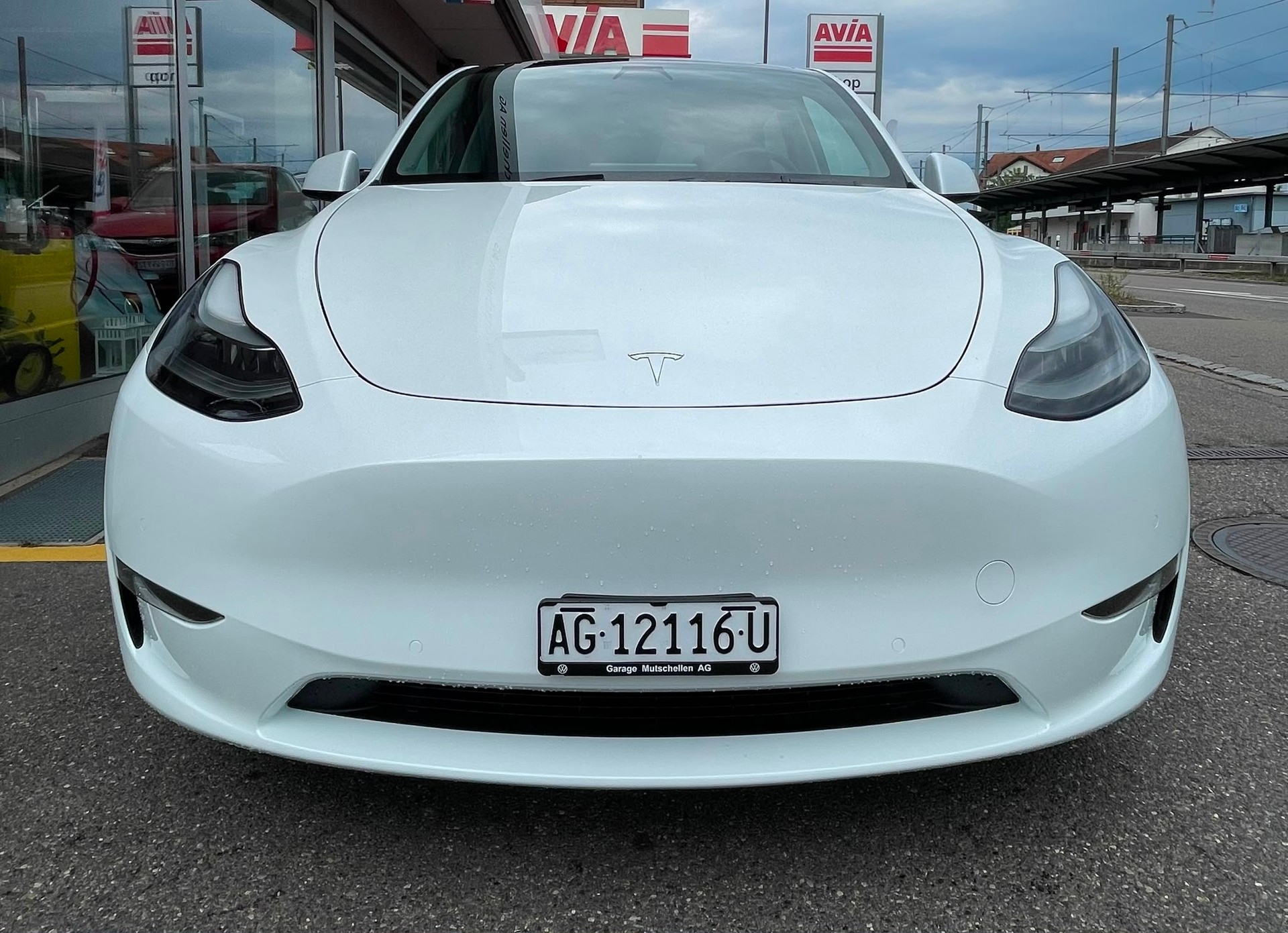 TESLA Model Y Performance SOH 94% 514 km (WLTP) 534PS Made in Berlin Werksgarantie-image-1