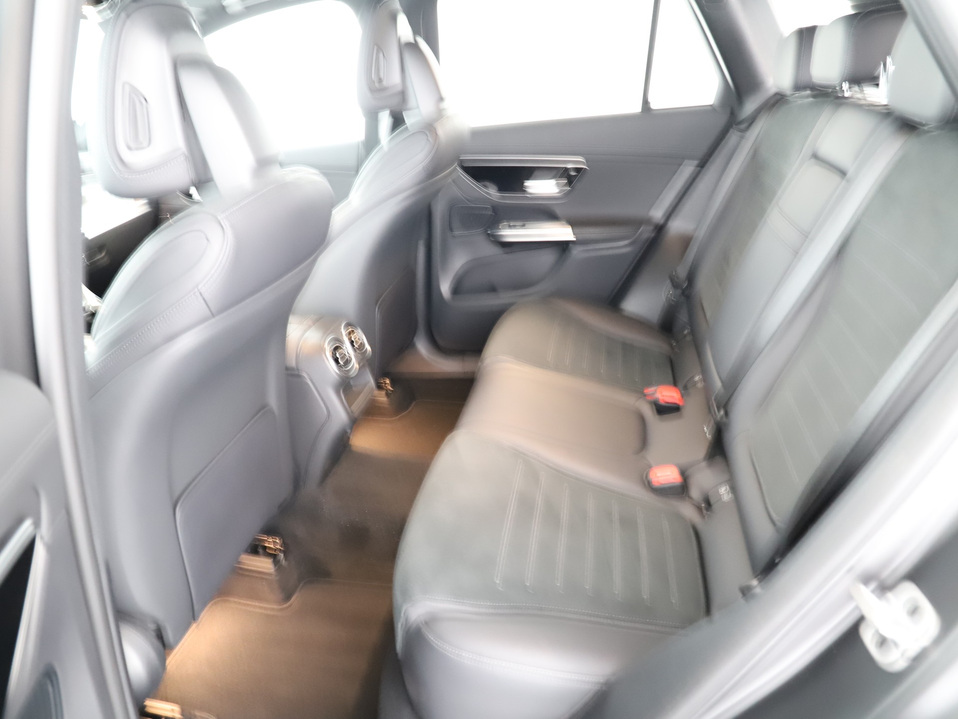 MERCEDES-BENZ GLC 300 e 4M 9G-Tronic-image-10