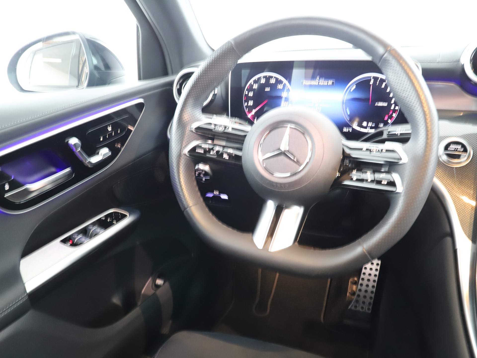 MERCEDES-BENZ GLC 300 e 4M 9G-Tronic-image-12