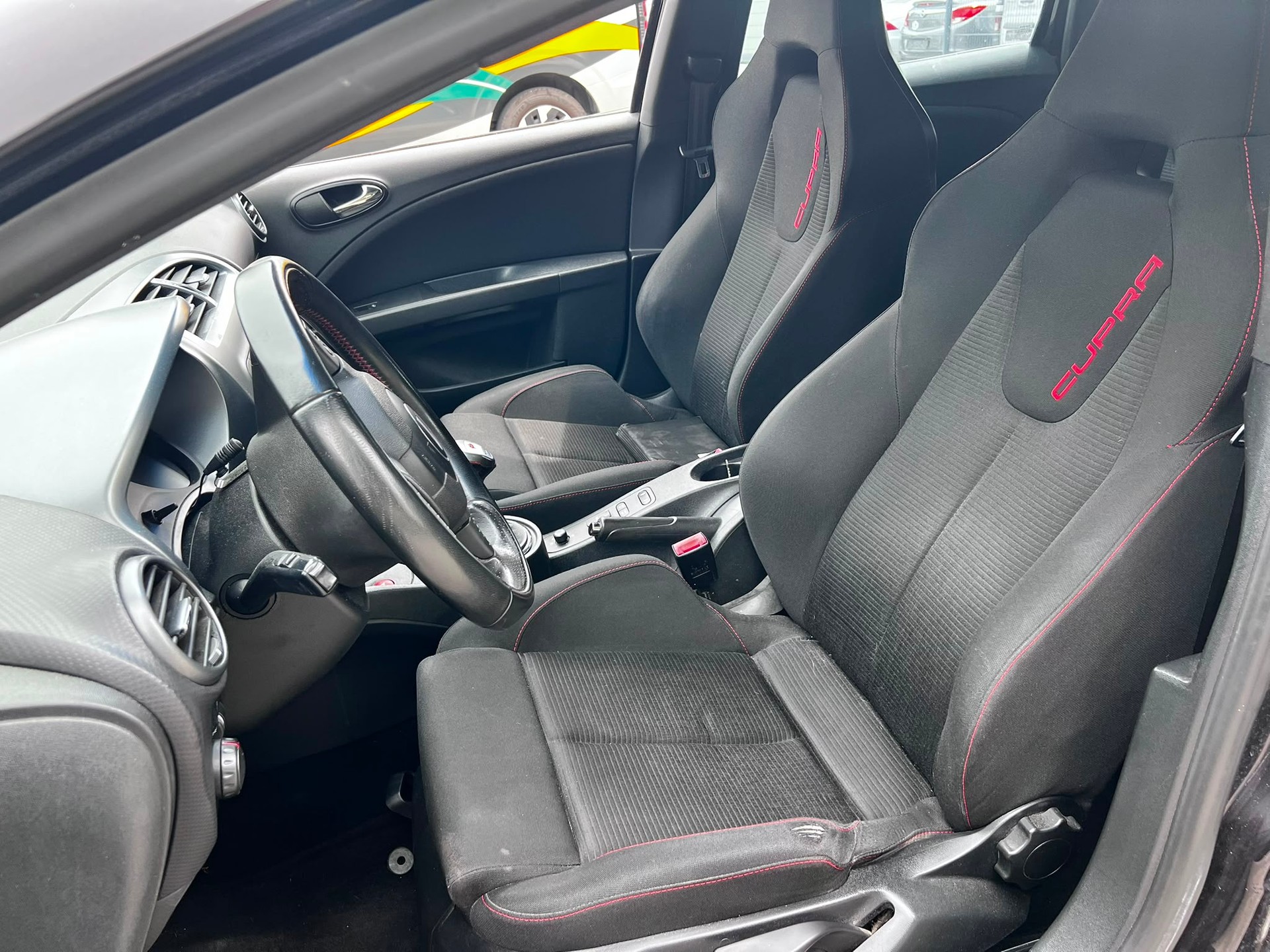 SEAT Leon 2.0 TSI Cupra-image-5