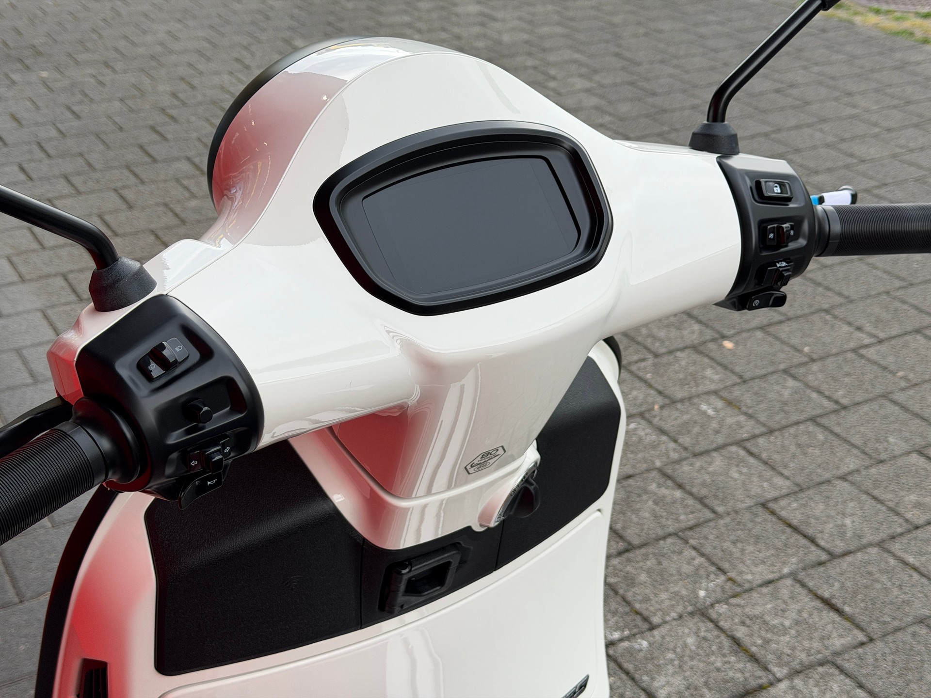 PIAGGIO Vespa GTS 125 Super Sport RST Euro 5+-image-15