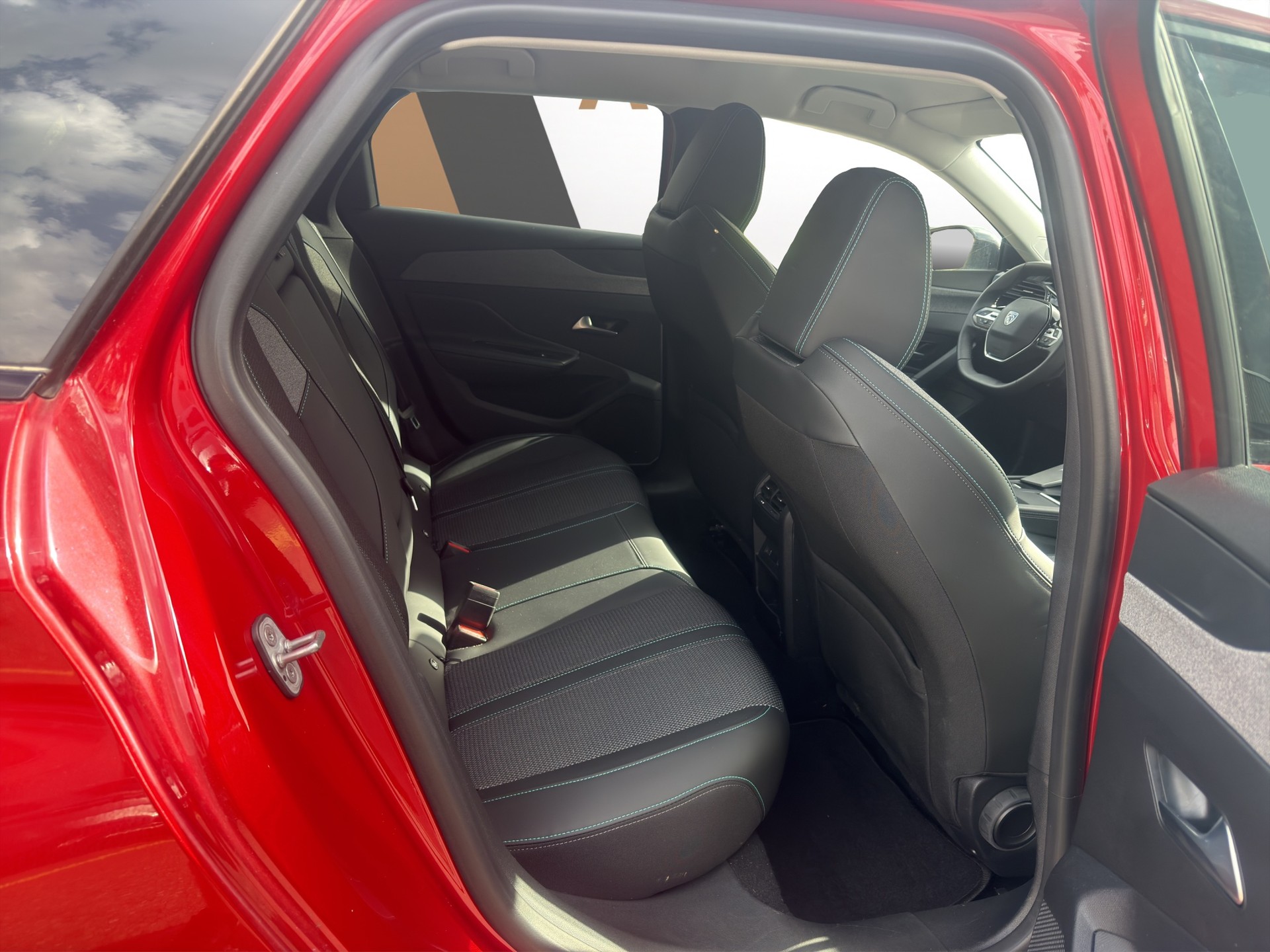 PEUGEOT 308 SW 1.2 PureTech Allure-image-15