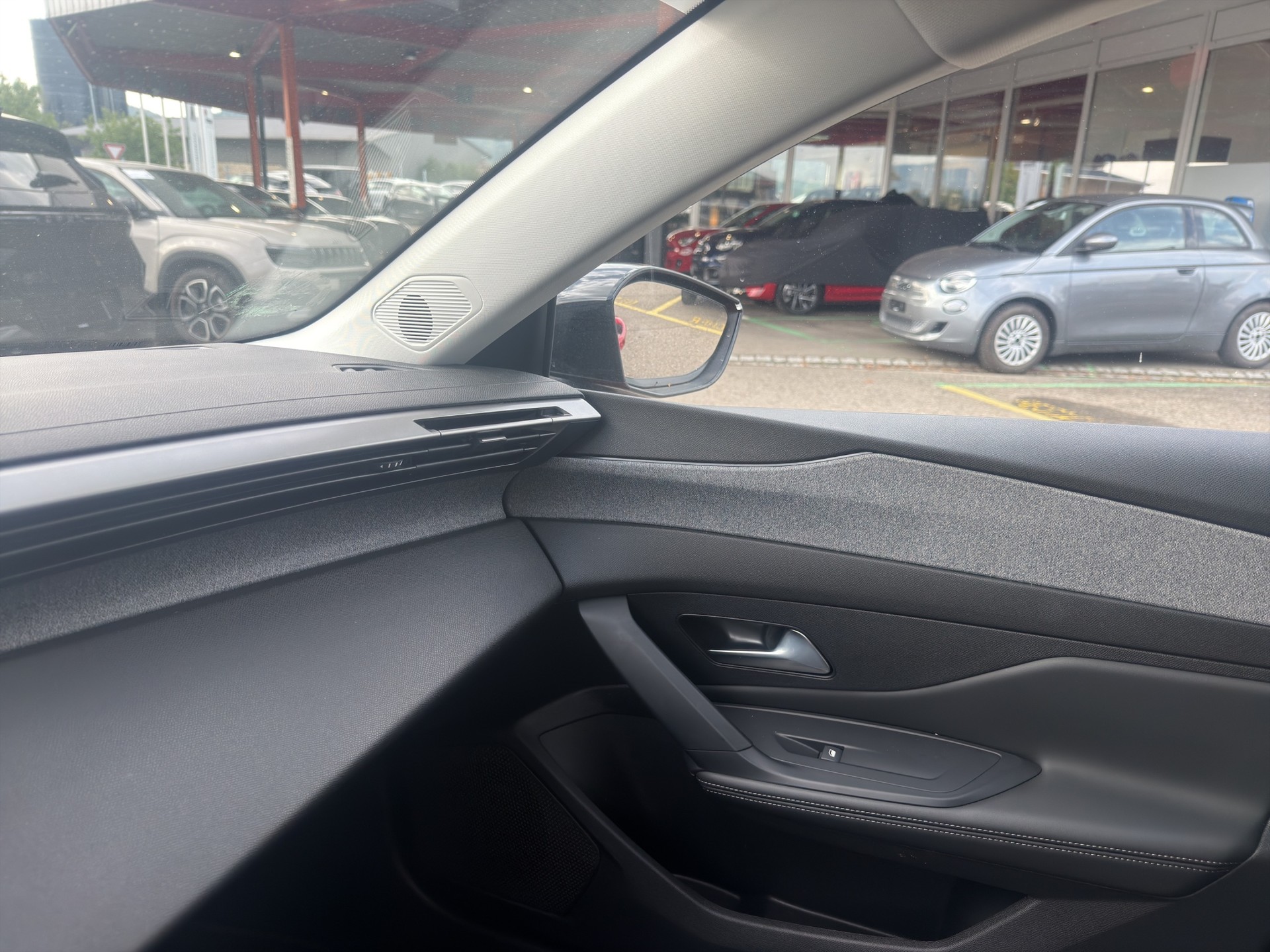 PEUGEOT 308 SW 1.2 PureTech Allure-image-39