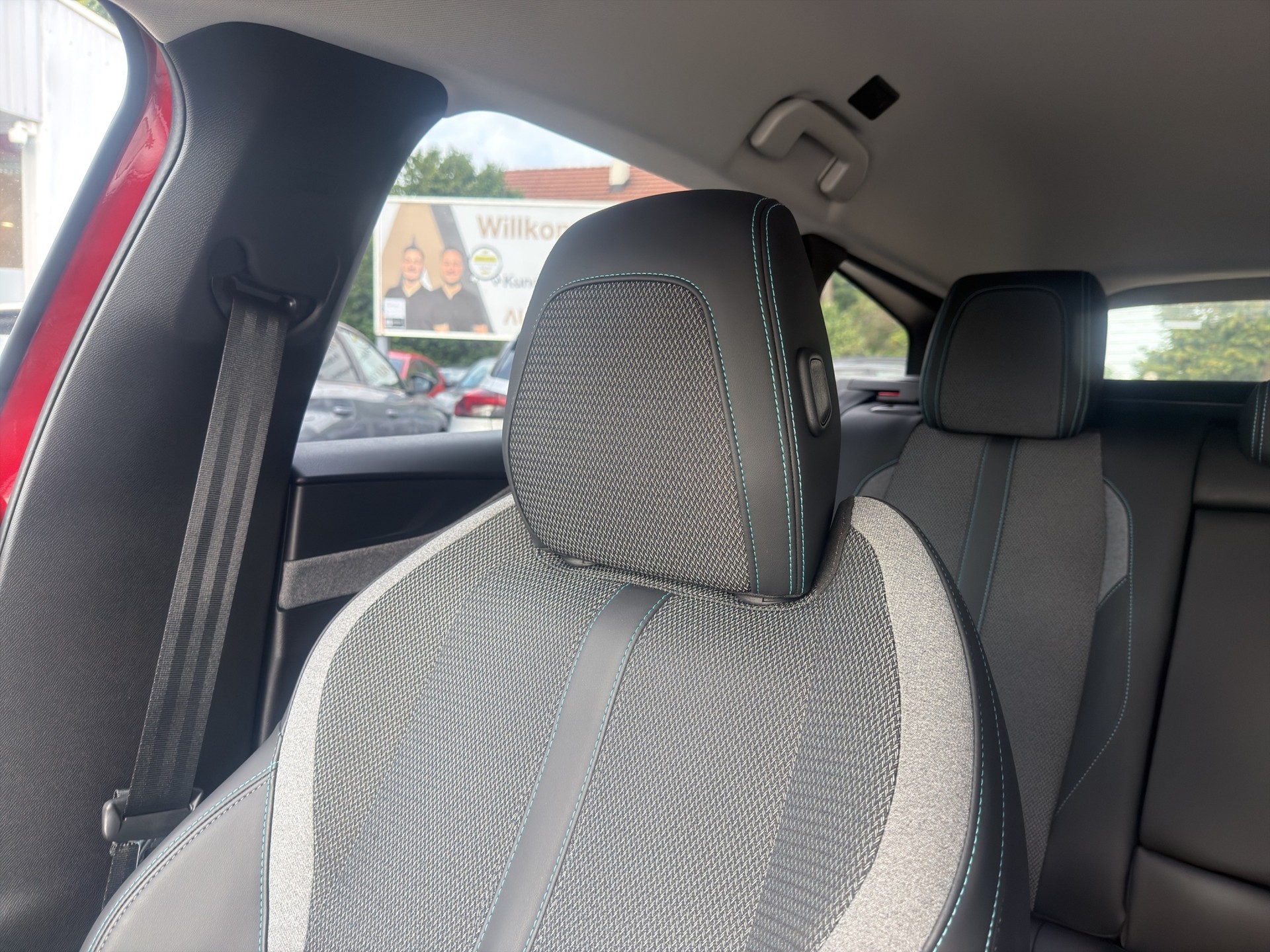 PEUGEOT 308 SW 1.2 PureTech Allure-image-40