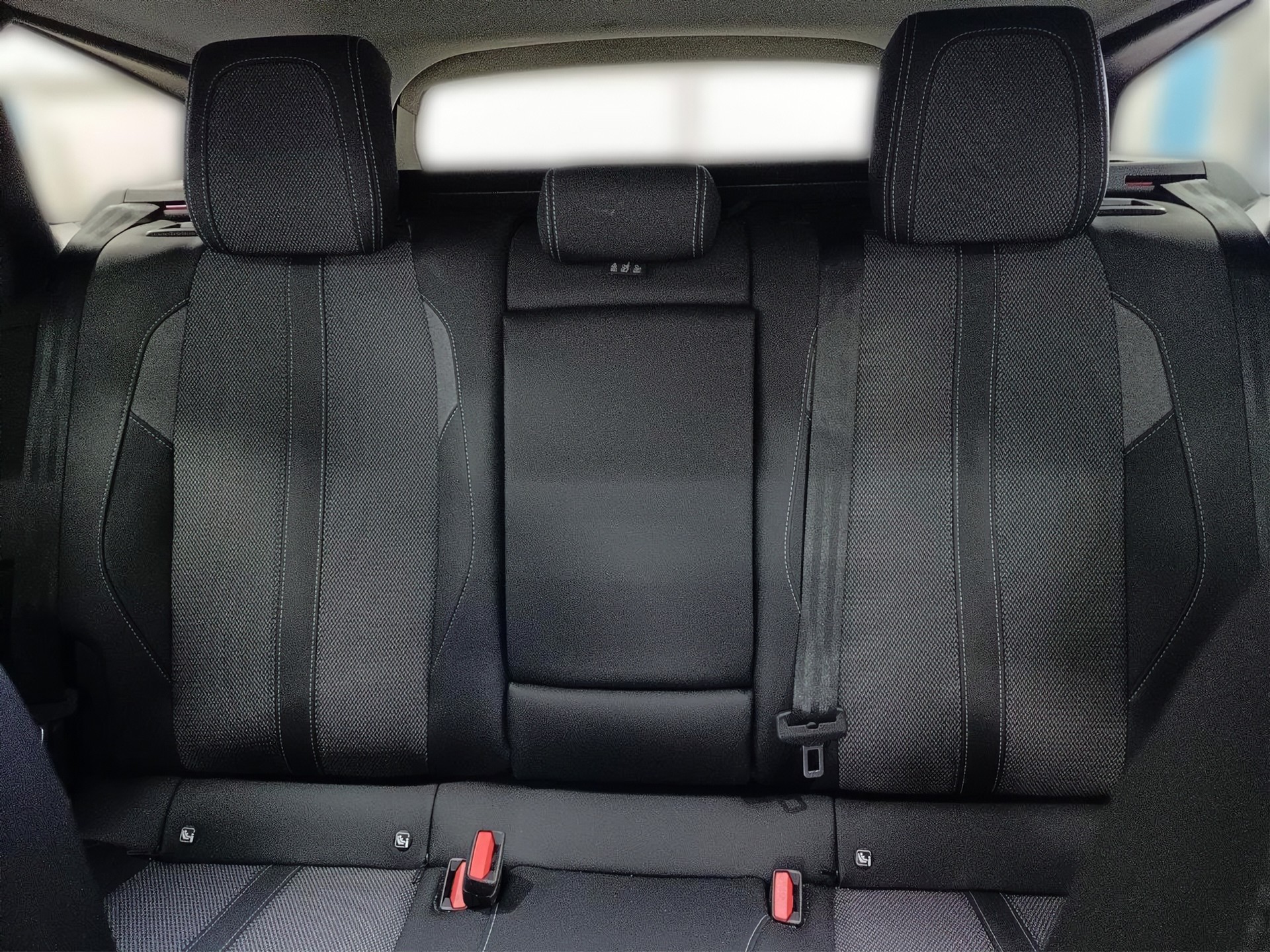 PEUGEOT 308 SW 1.2 PureTech Allure-image-23