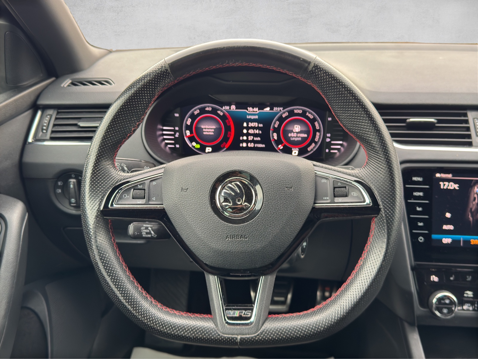 SKODA Octavia Combi 2.0 TDI RS 4x4 DSG-image-13