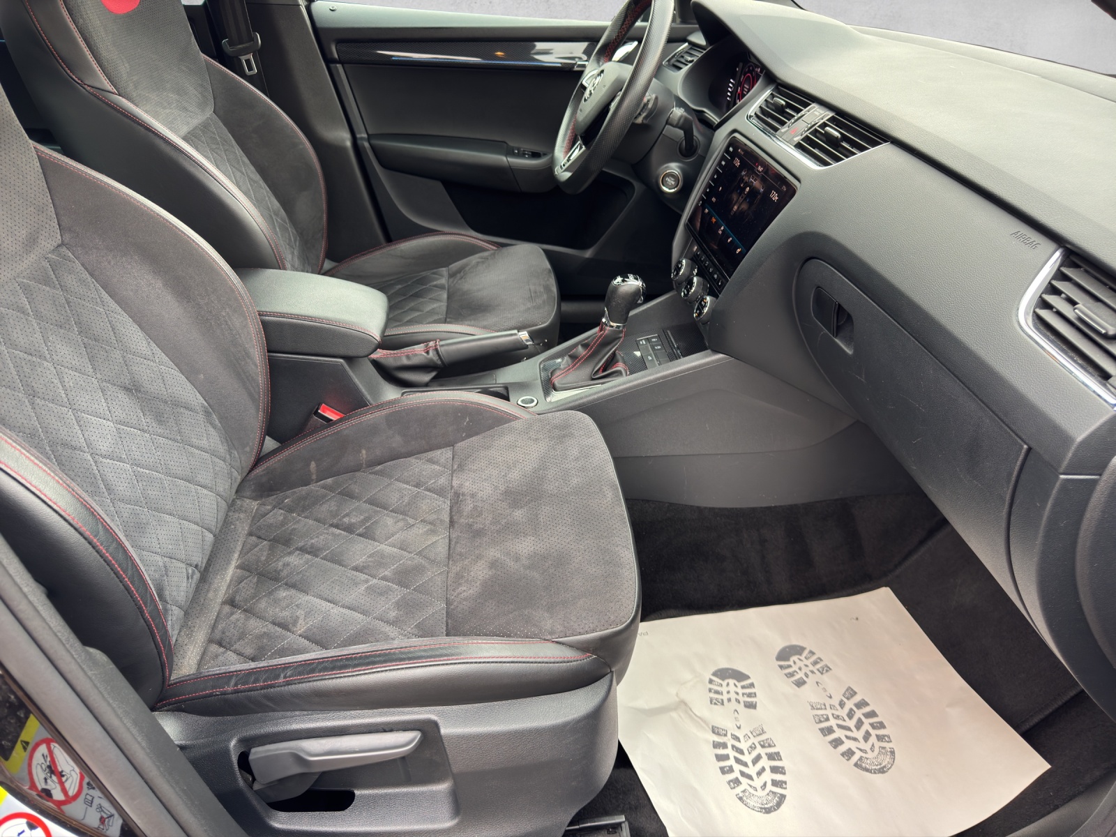 SKODA Octavia Combi 2.0 TDI RS 4x4 DSG-image-17