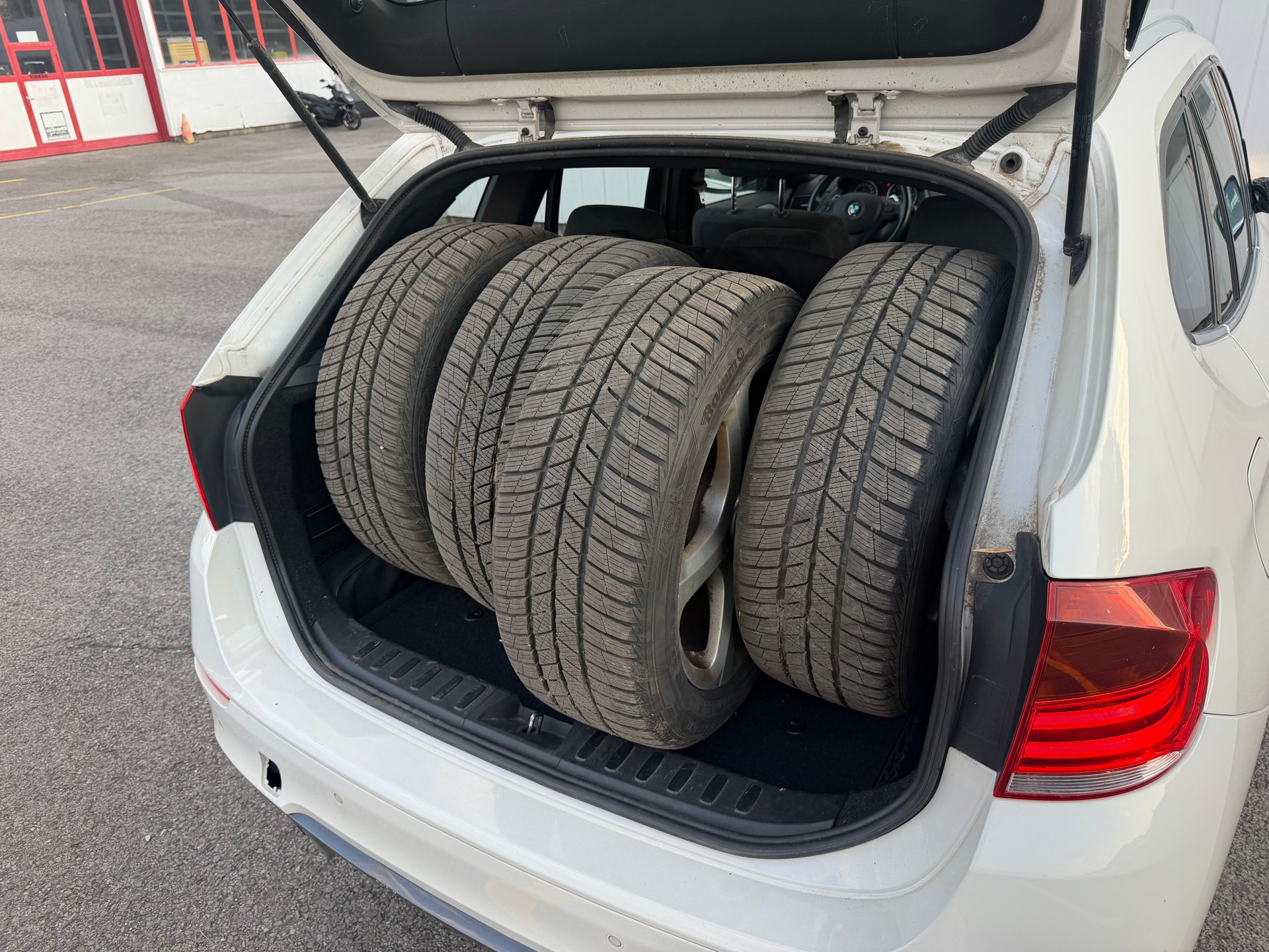 BMW X1 xDrive 28i Steptronic M paket-image-13