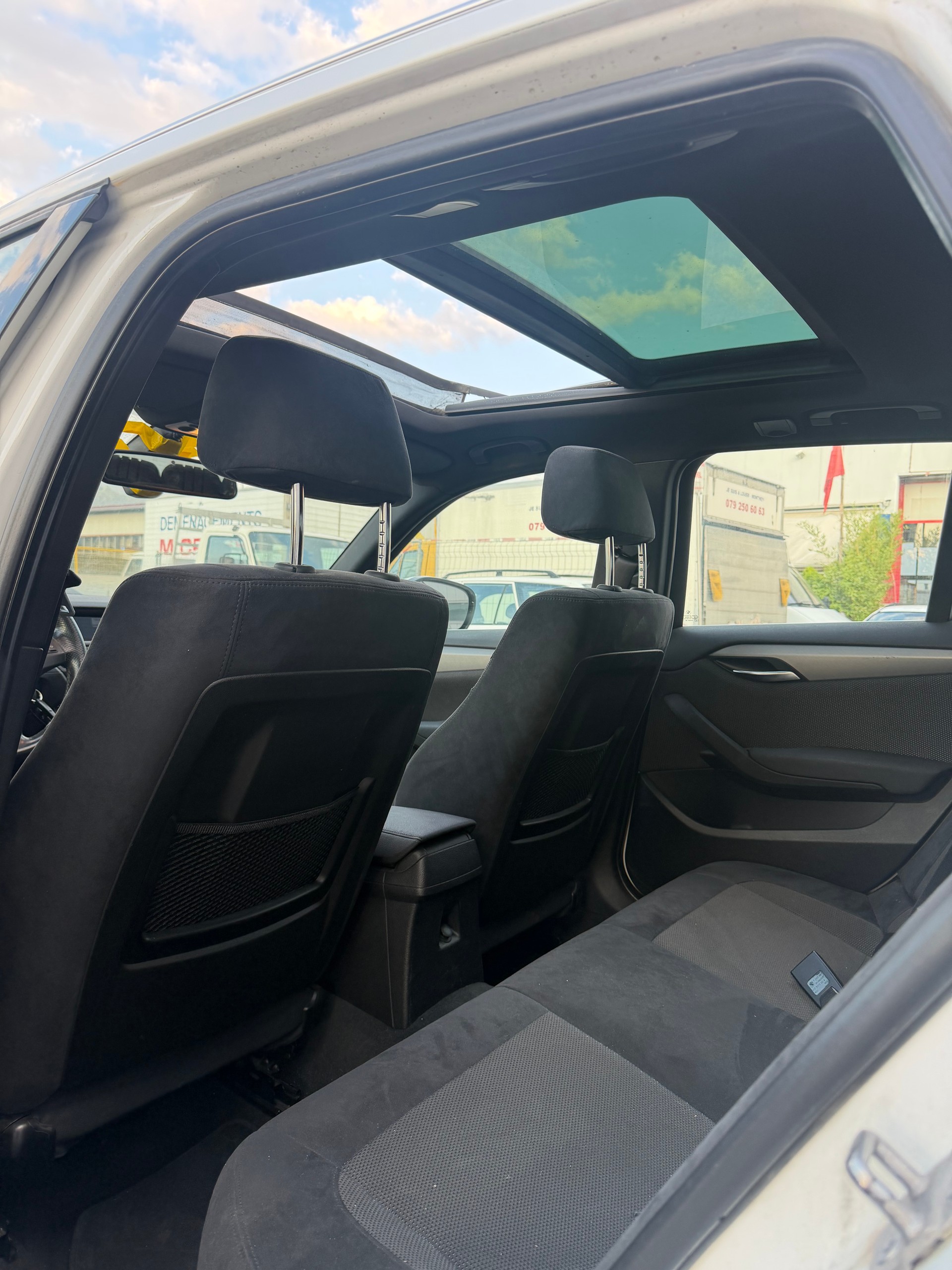 BMW X1 xDrive 28i Steptronic M paket-image-9