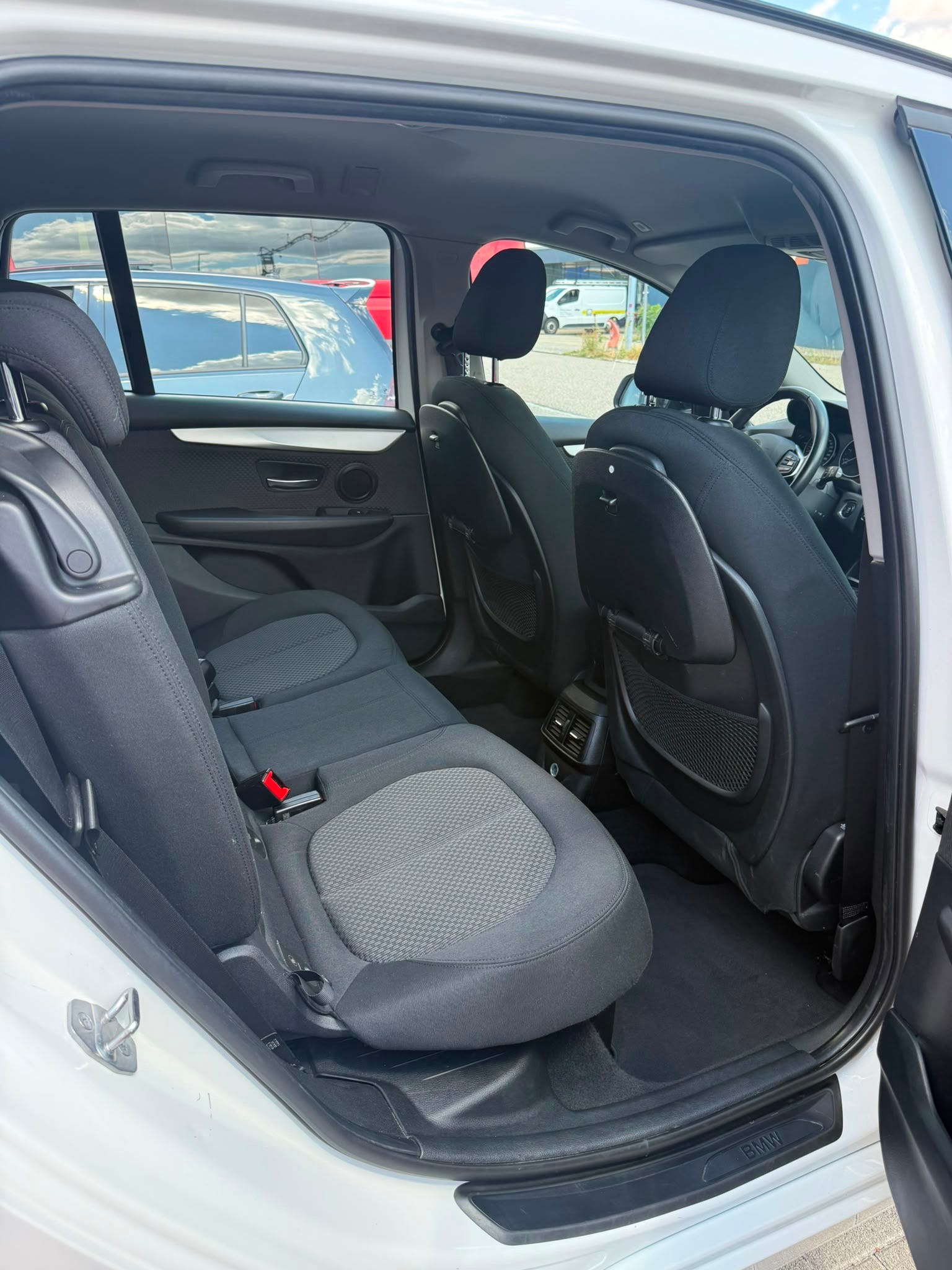 BMW 218d xDrive Gran Tourer Steptronic-image-15