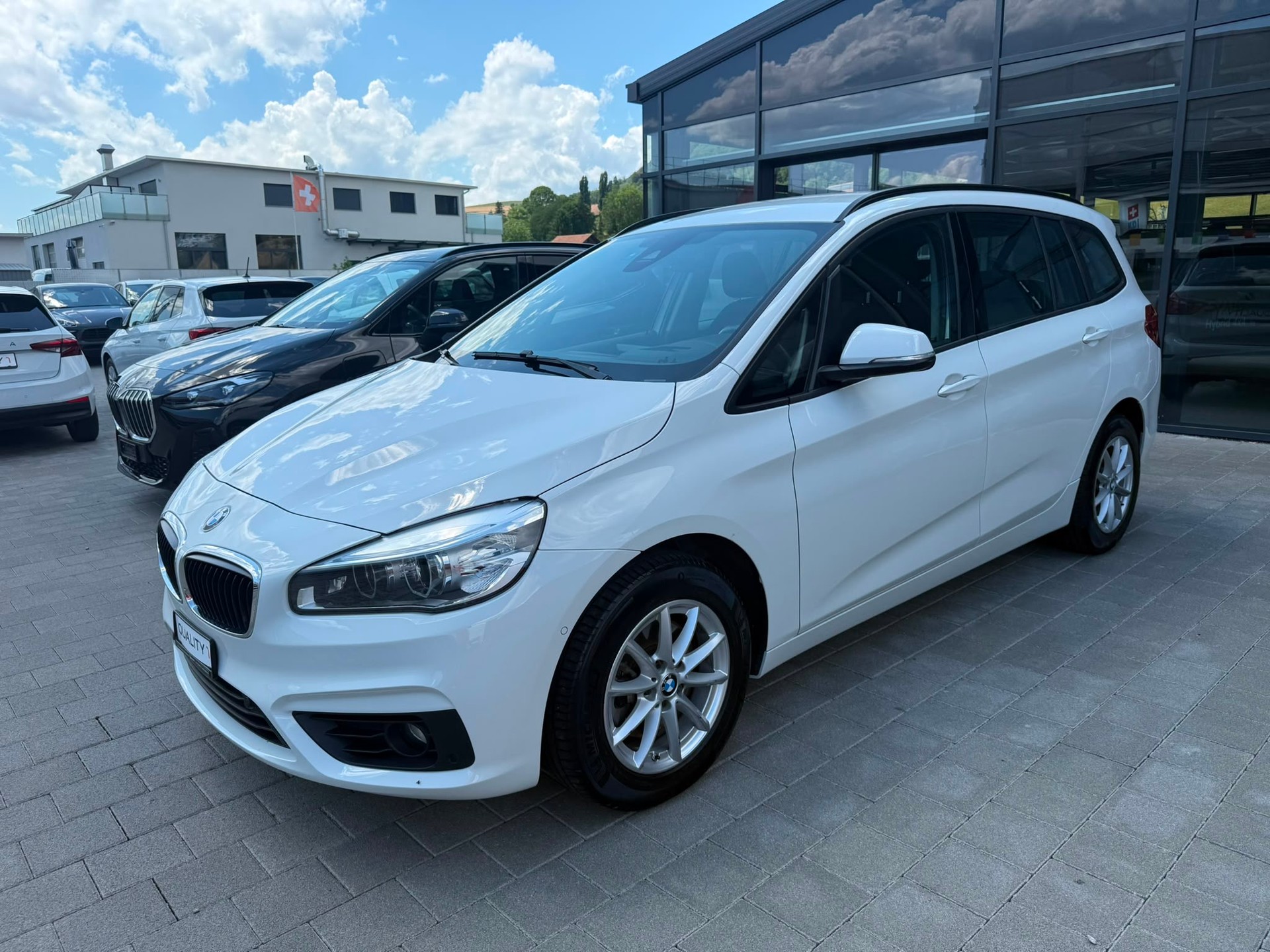 BMW 218d xDrive Gran Tourer Steptronic-image-1