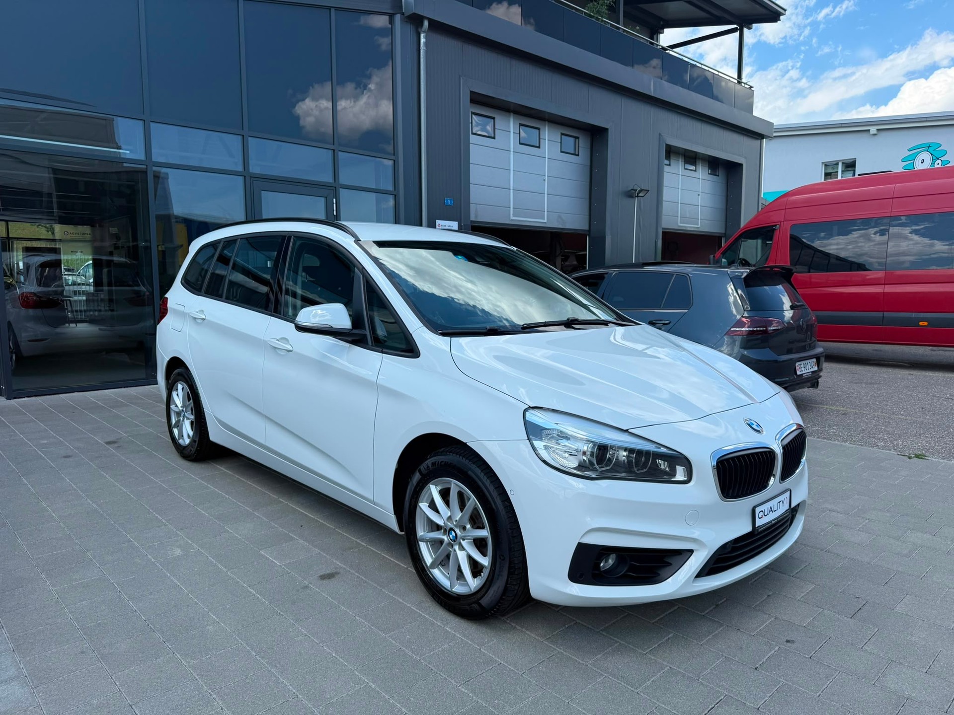 BMW 218d xDrive Gran Tourer Steptronic-image-3
