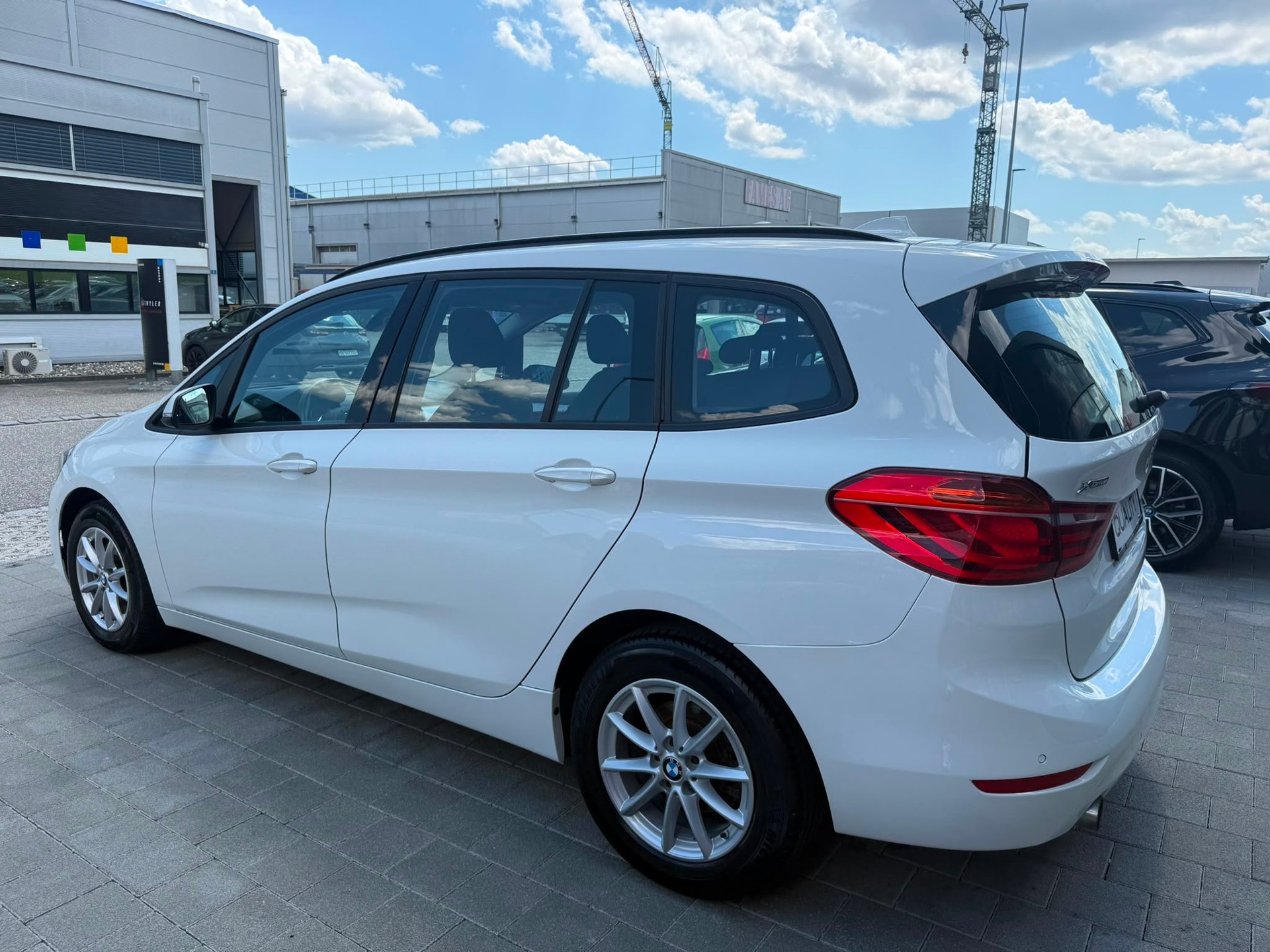BMW 218d xDrive Gran Tourer Steptronic-image-8