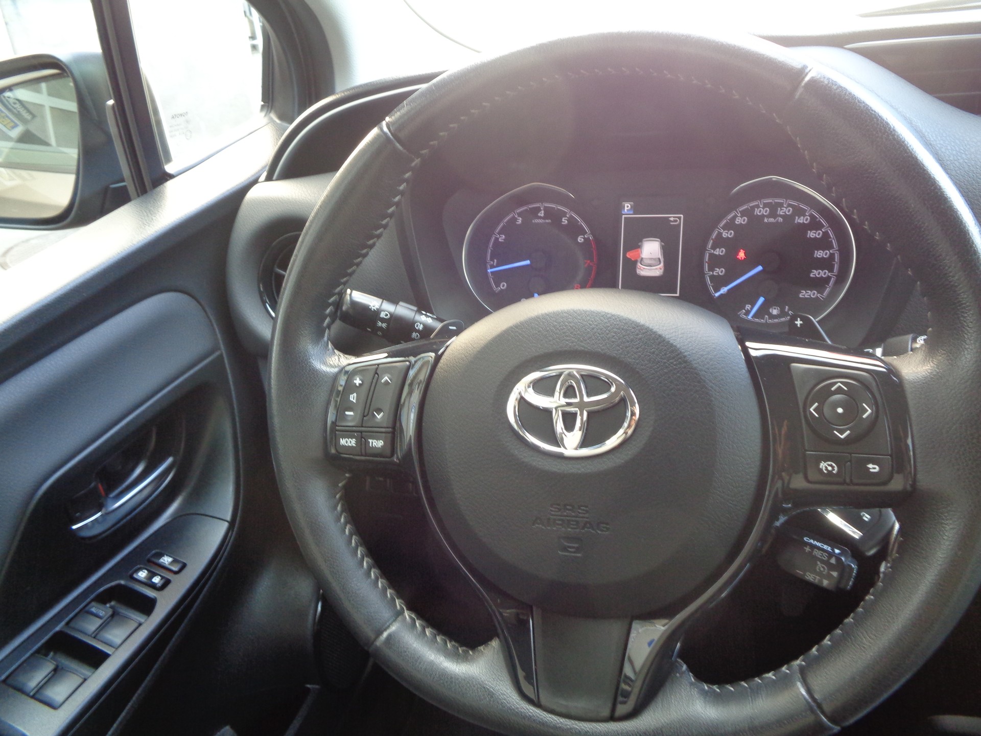 TOYOTA Yaris 1.5 Style CVT-image-12