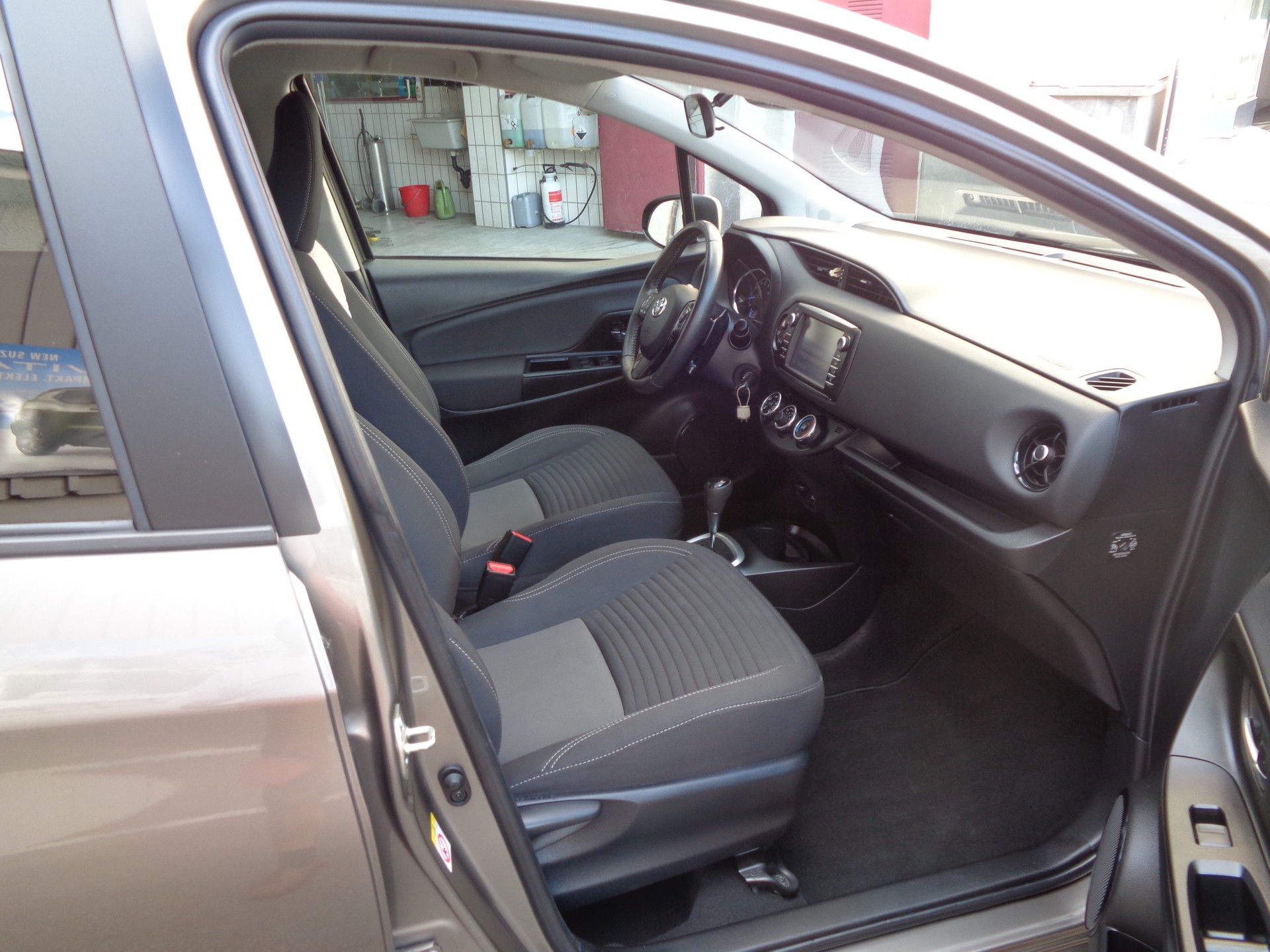 TOYOTA Yaris 1.5 Style CVT-image-10