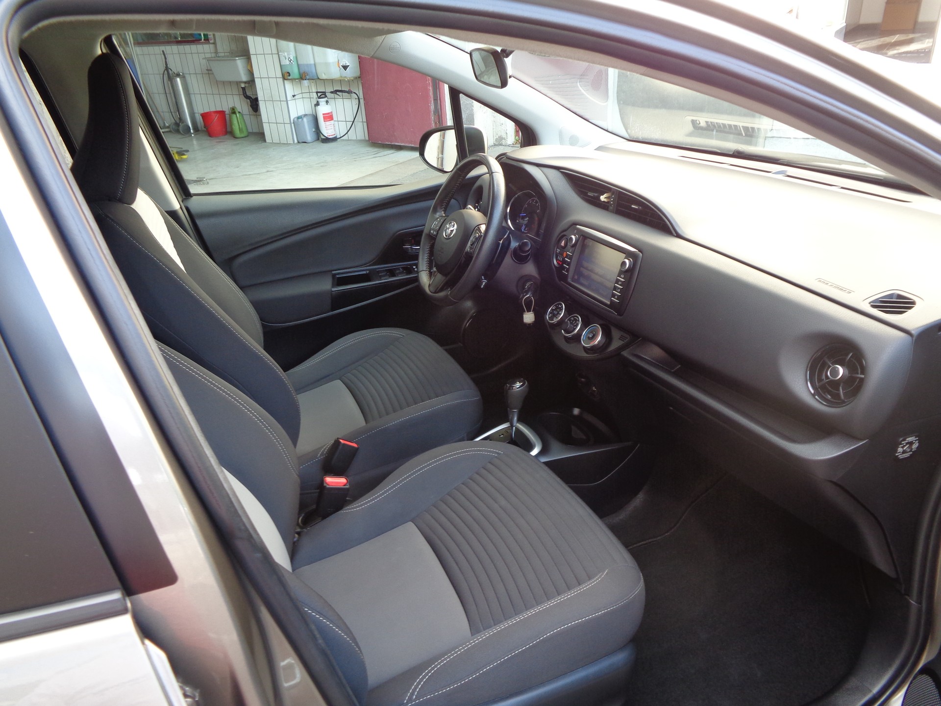 TOYOTA Yaris 1.5 Style CVT-image-9