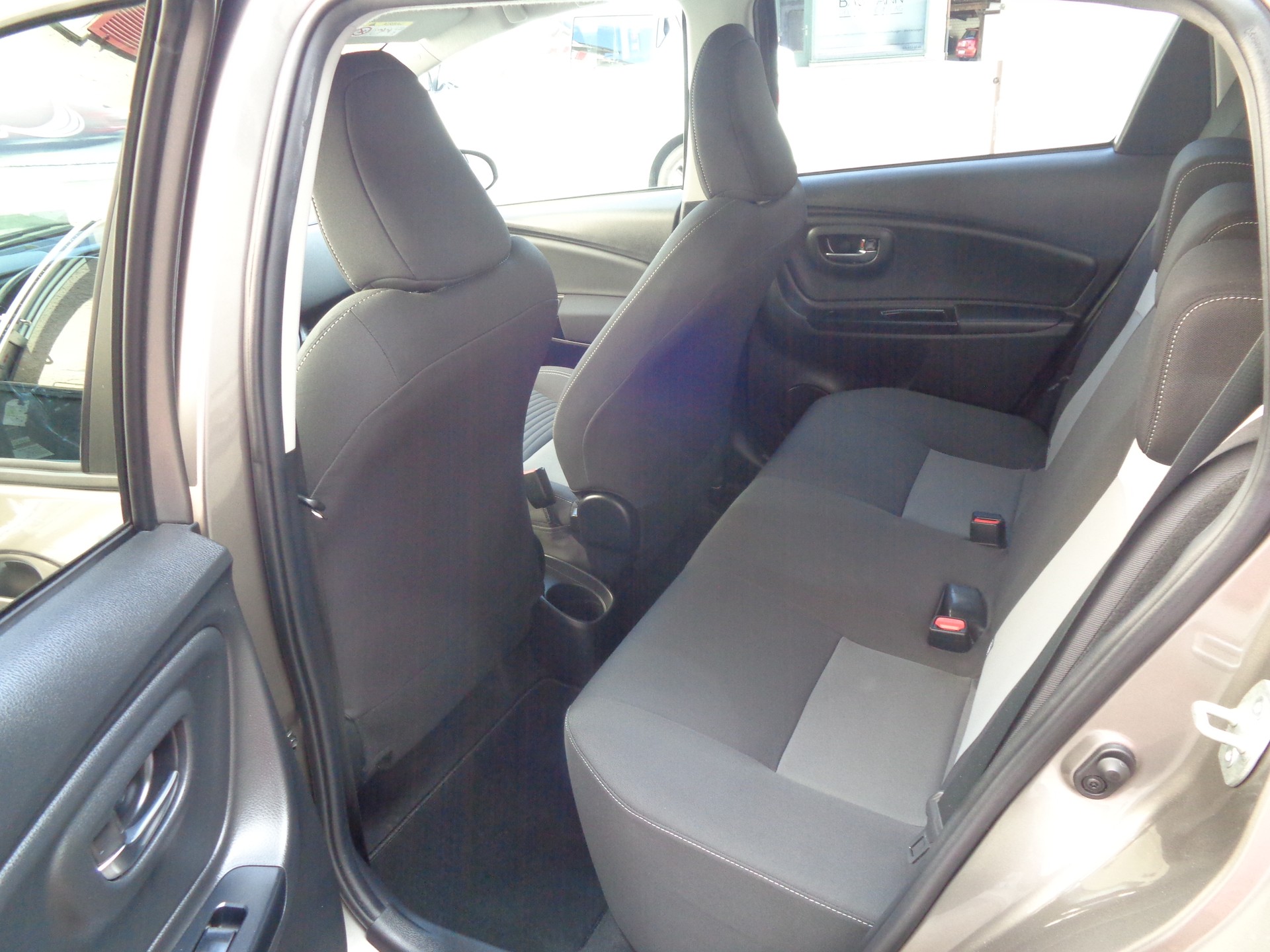 TOYOTA Yaris 1.5 Style CVT-image-7
