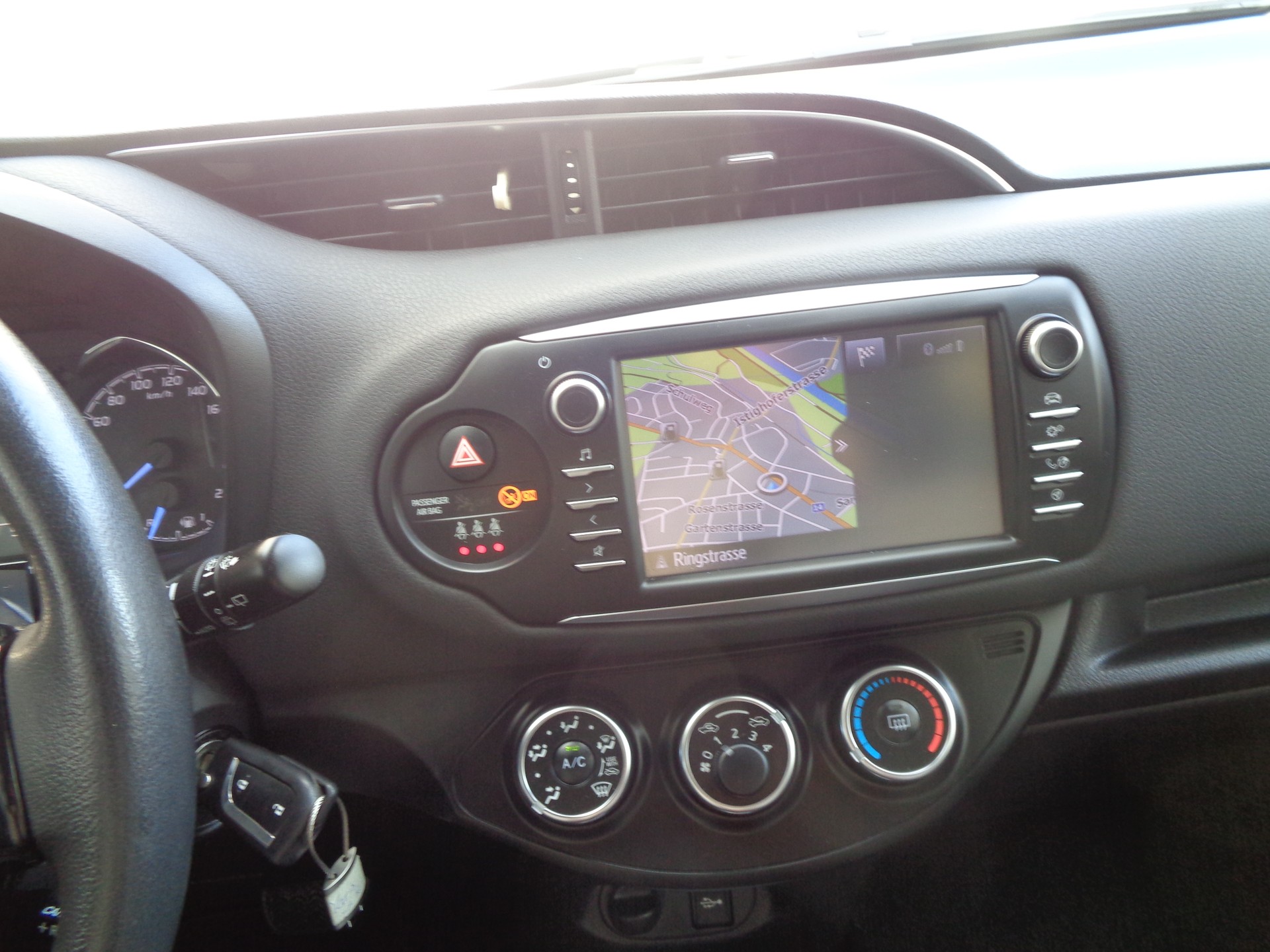TOYOTA Yaris 1.5 Style CVT-image-11