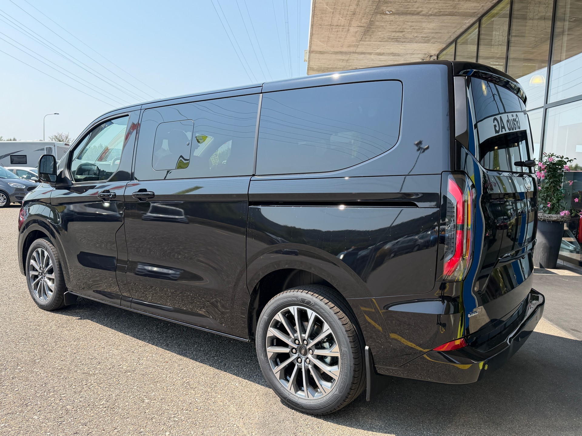FORD Tourneo Bus 340 L1H1 PHEV Titanium X-image-3