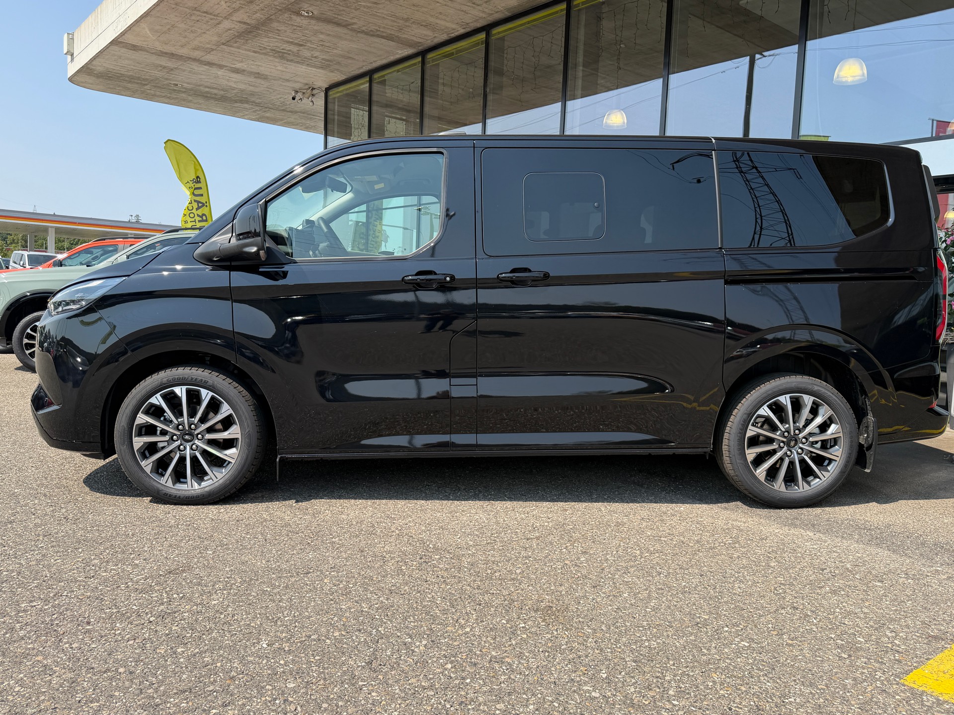 FORD Tourneo Bus 340 L1H1 PHEV Titanium X-image-2