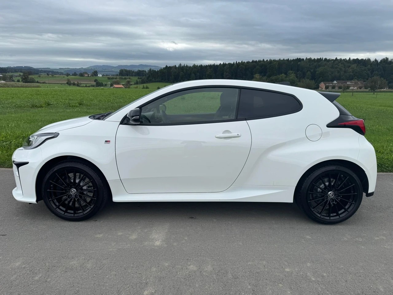 TOYOTA Yaris 1.6 GR Sport-image-5