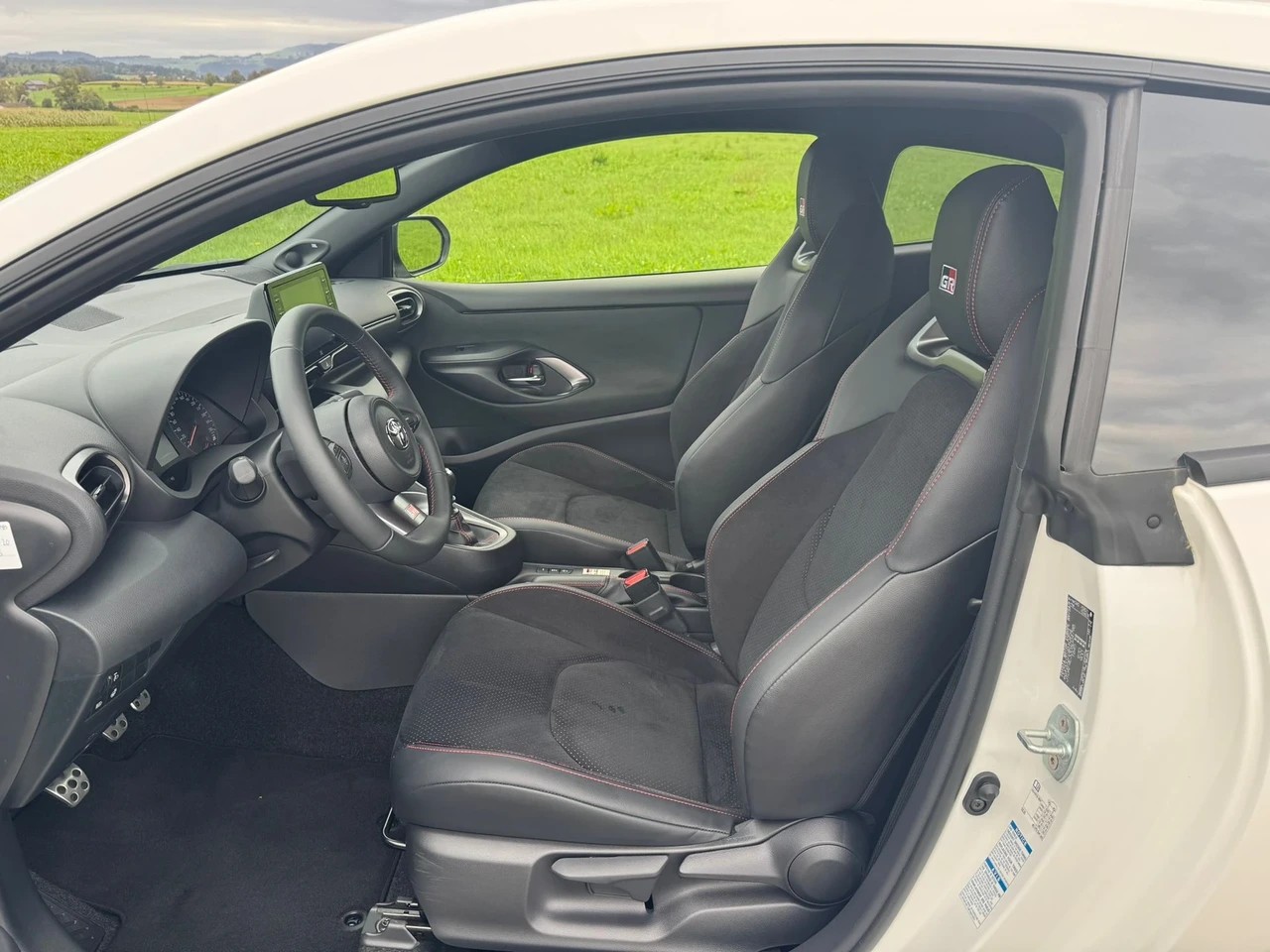 TOYOTA Yaris 1.6 GR Sport-image-6