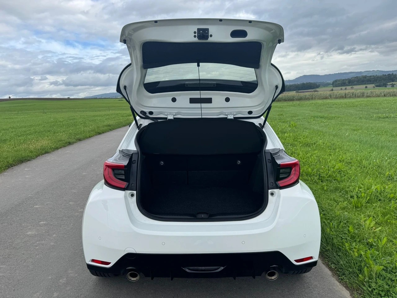 TOYOTA Yaris 1.6 GR Sport-image-4