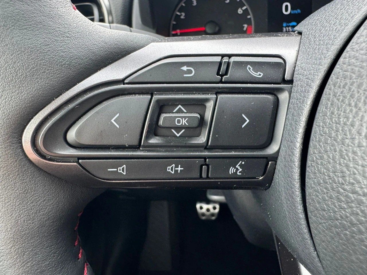 TOYOTA Yaris 1.6 GR Sport-image-13