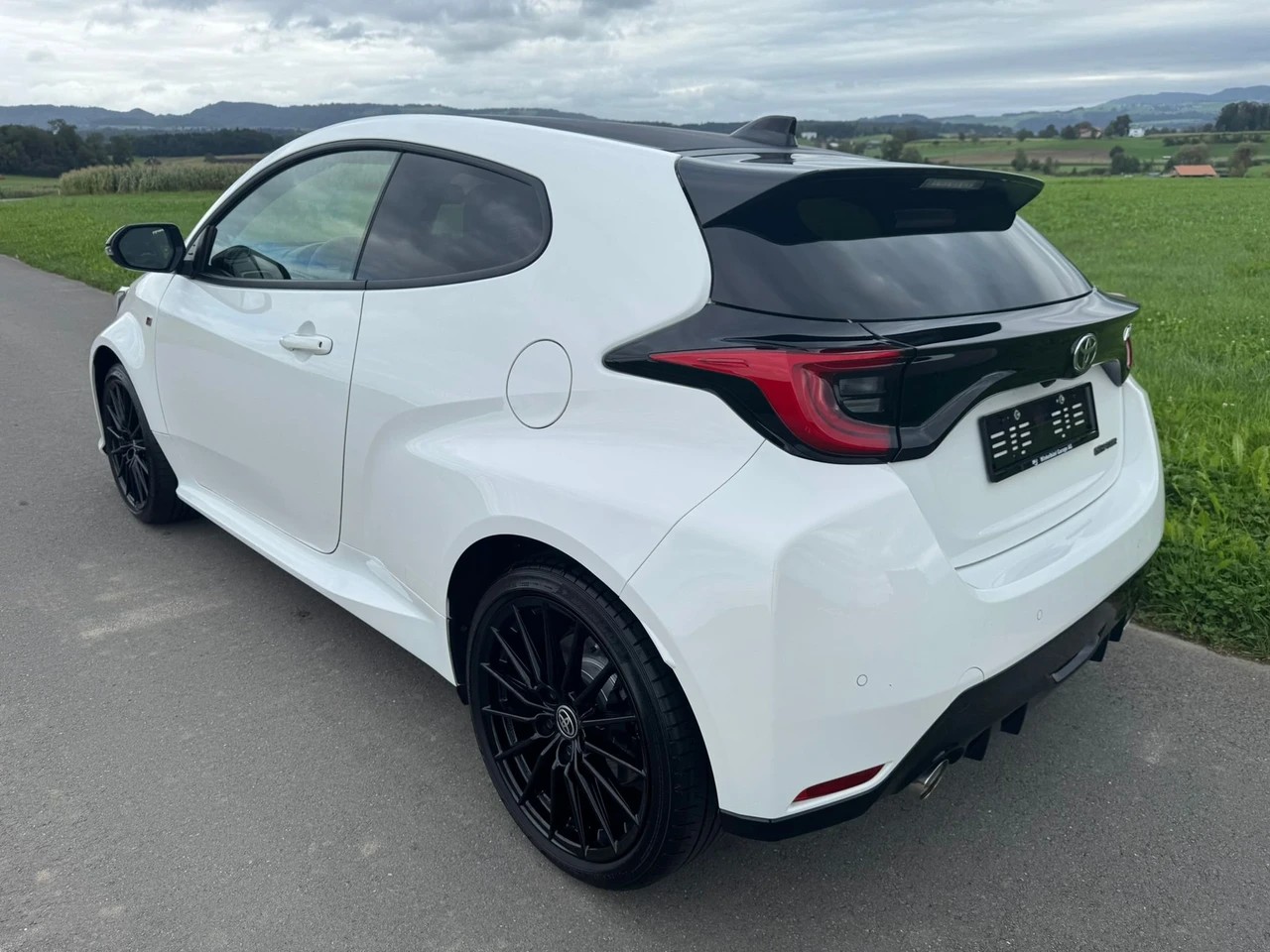 TOYOTA Yaris 1.6 GR Sport-image-2