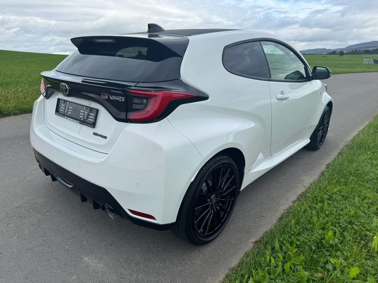 TOYOTA Yaris 1.6 GR Sport-image-3