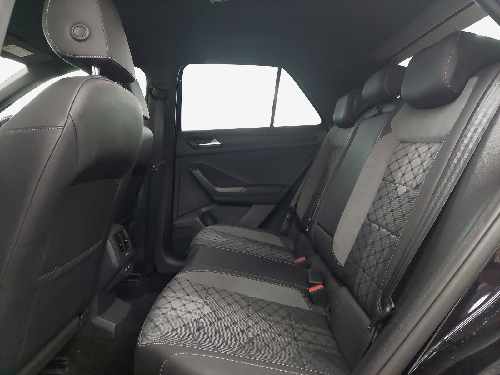 VW T-Roc 1.5 TSI EVO R-Line DSG-image-11