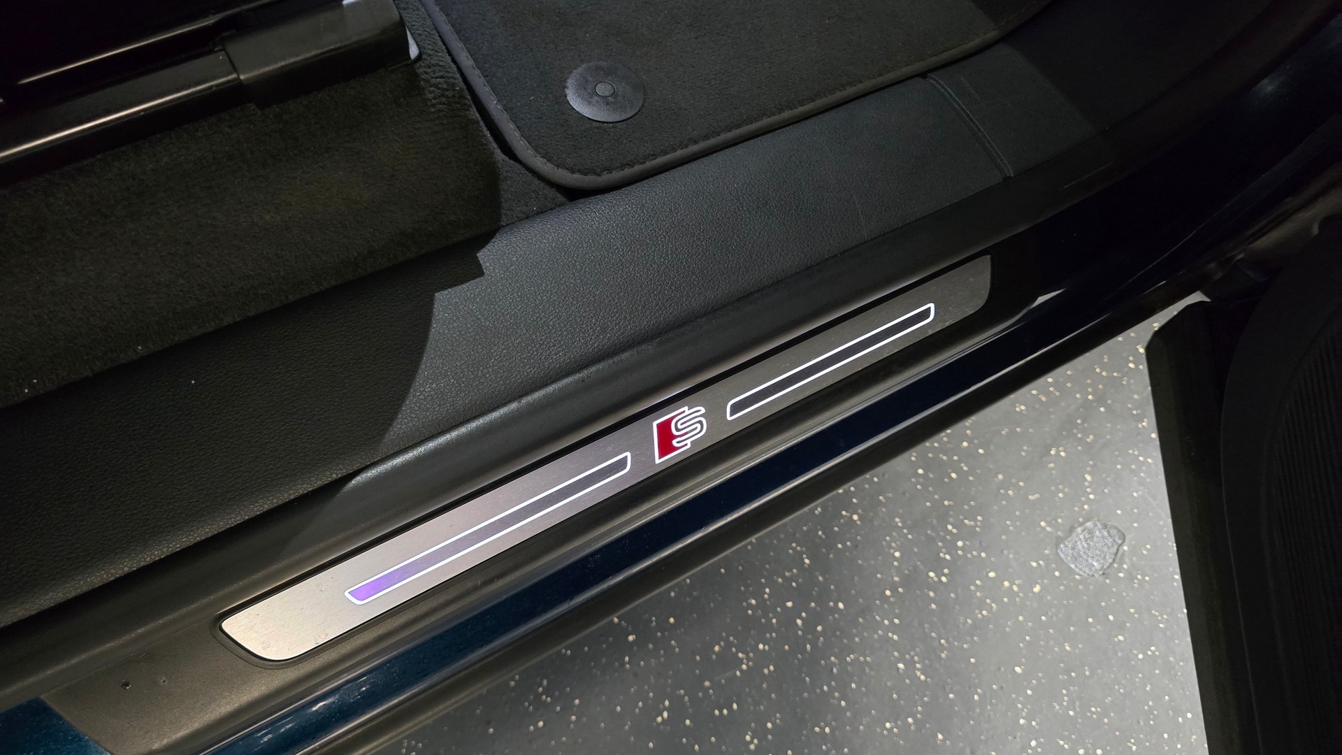 AUDI Q8 50 TDI quattro tiptronic-image-23