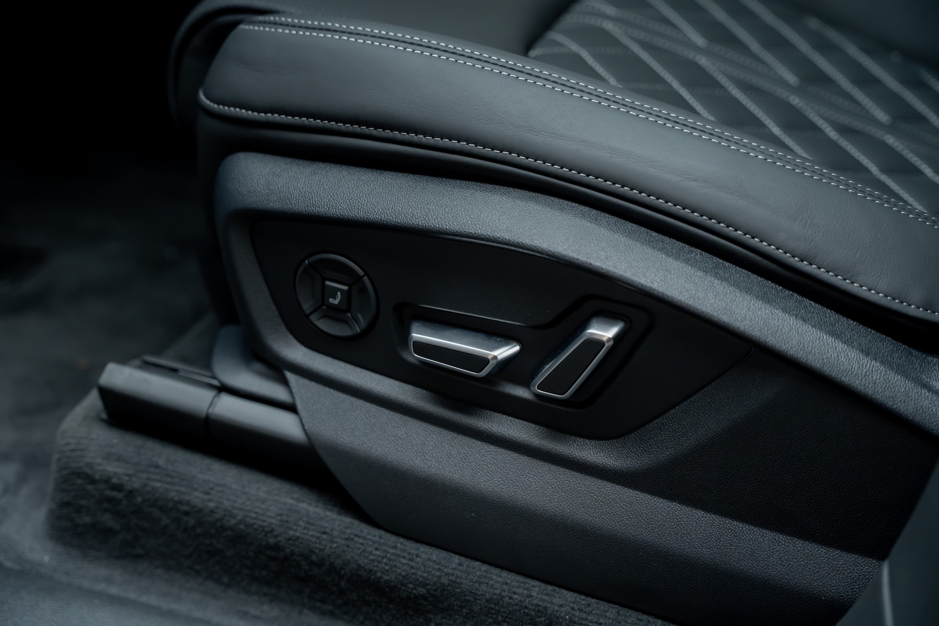 AUDI Q7 SUV TDI quattro 210 kW S Line tiptronic-image-15