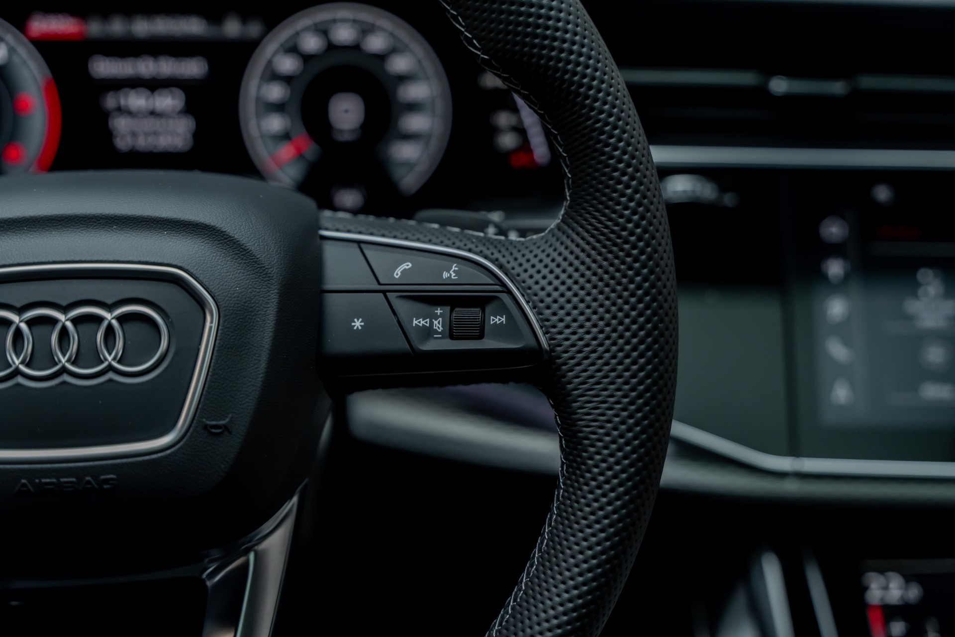 AUDI Q7 SUV TDI quattro 210 kW S Line tiptronic-image-18