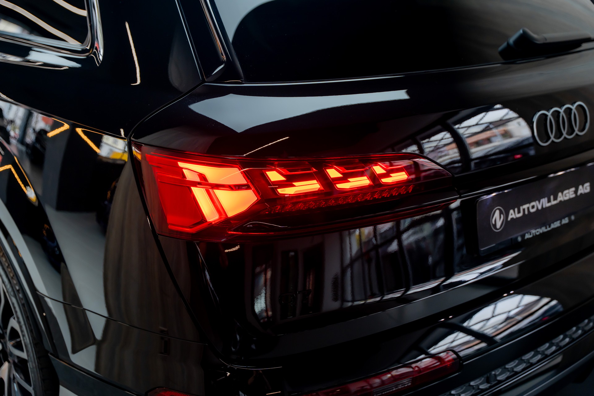 AUDI Q7 SUV TDI quattro 210 kW S Line tiptronic-image-23