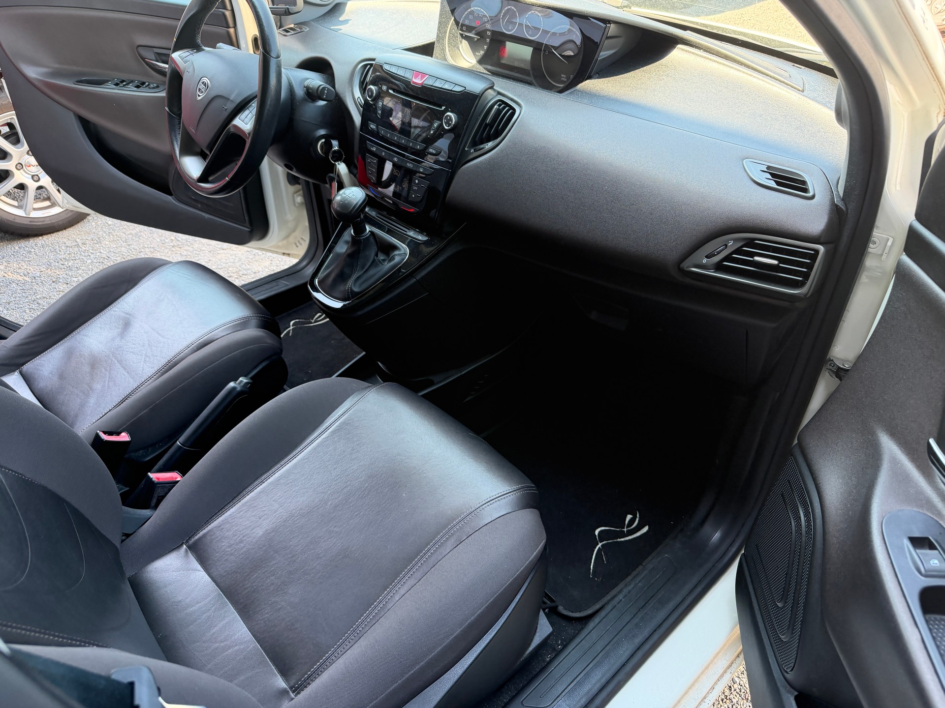 LANCIA Ypsilon 0.9 TwinAir Gold DFN-image-5