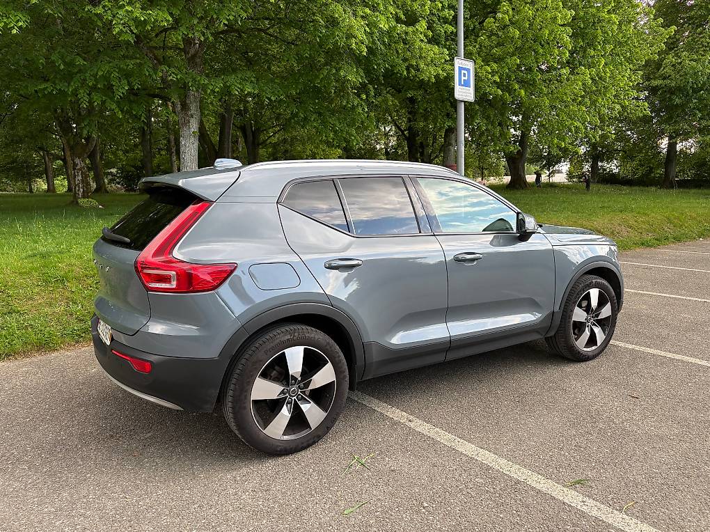 VOLVO XC40-image-2