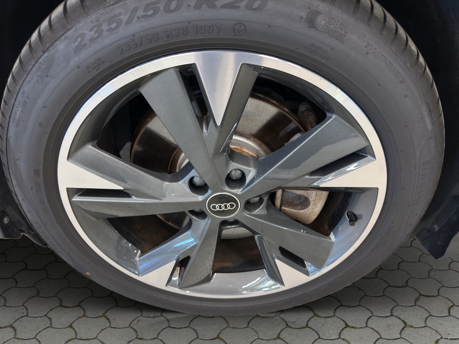 AUDI Q4 e-tron 50 quattro-image-8