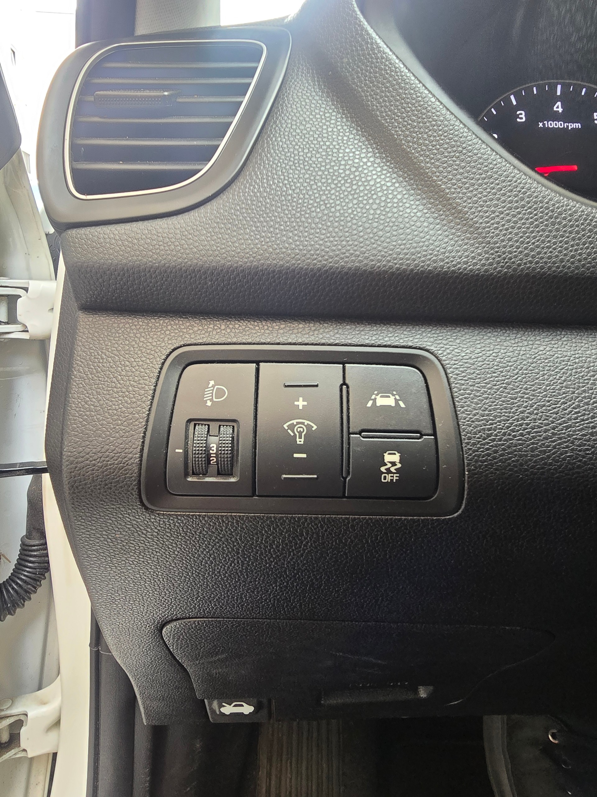 HYUNDAI i20 1.0 T-GDi Amplia DCT-image-9