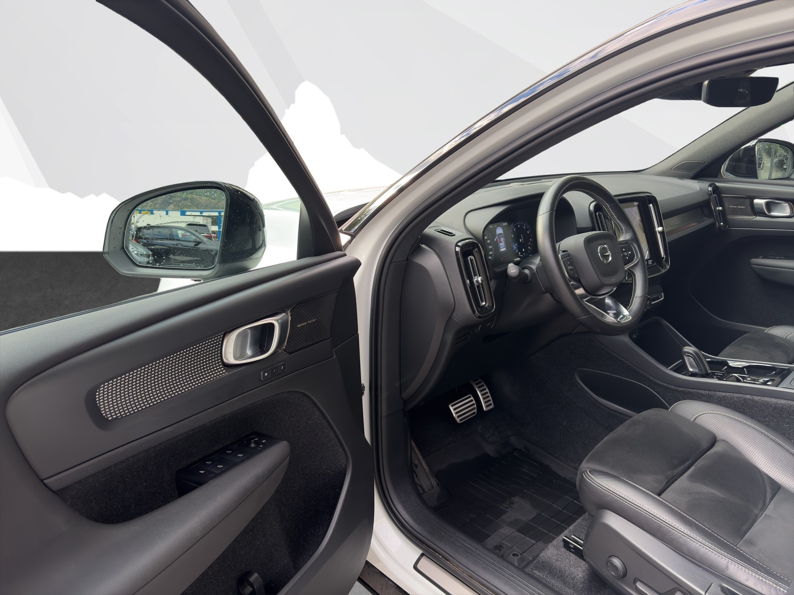 VOLVO XC40 2.0 B5 MH R-Design AWD-image-8